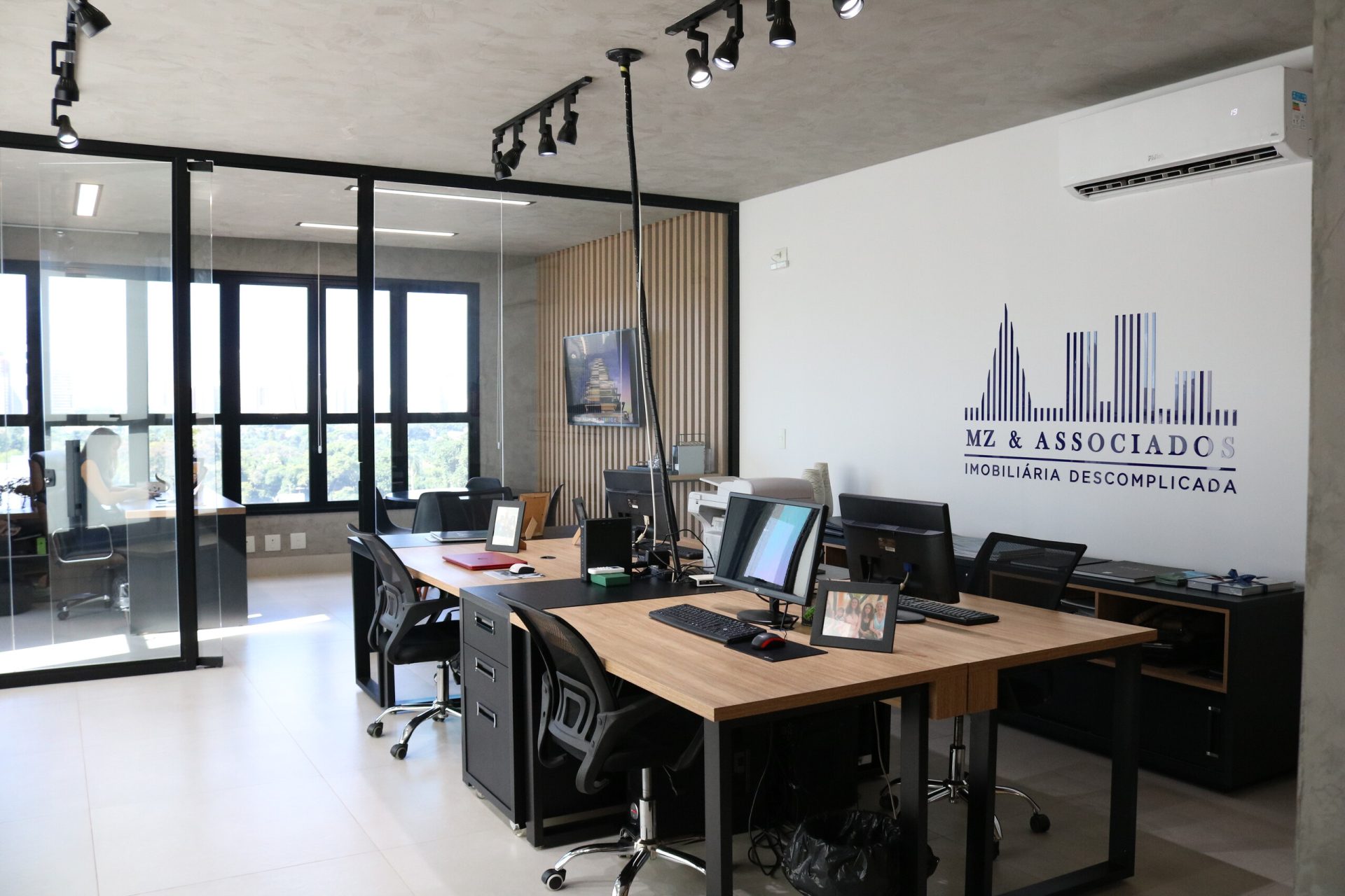 Ensaio corporativo de MZ & Associados