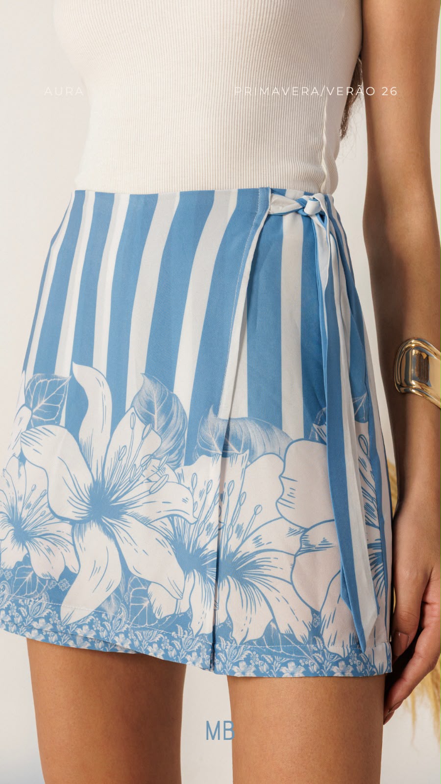 Shorts Saia Estampado e com Listras