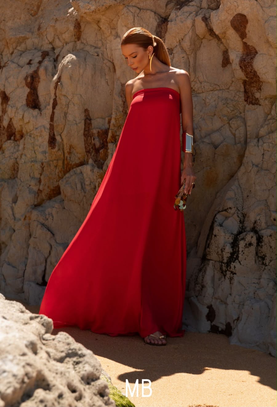 Vestido Vermelho Detalhe nas Costas