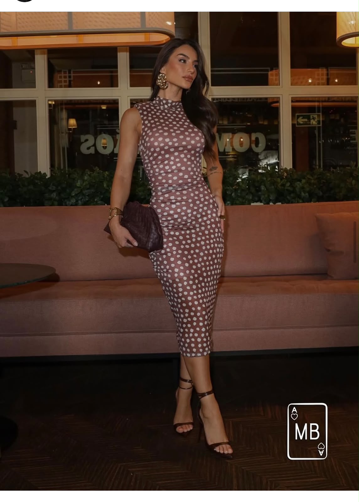 Vestido Tule Marrom com Bolinhas Brancas