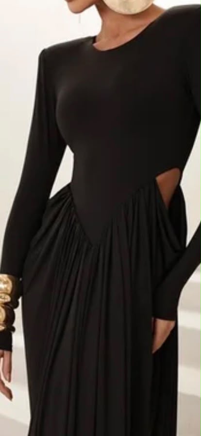 Vestido Longo Preto com Abertura na Cintura - foto 6