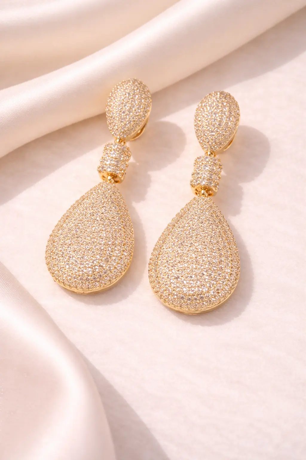 Brinco Gota Cravejado Luxo 