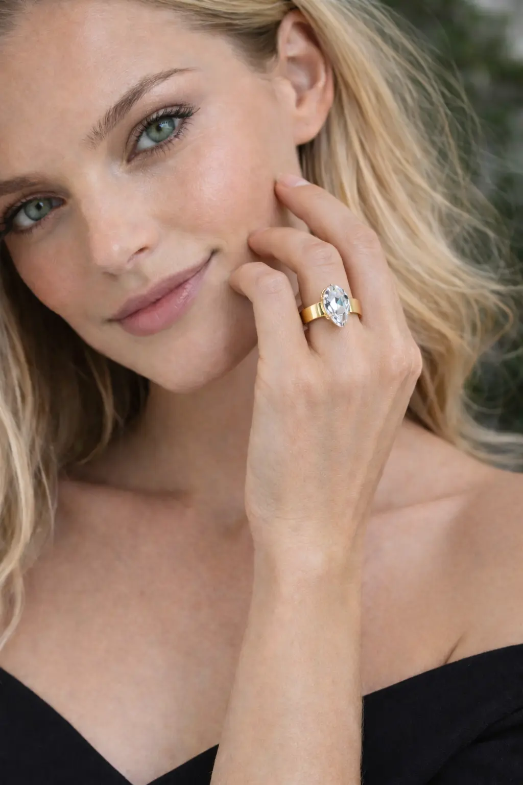 Anel Gota Cristal Dourado Donna Bendita