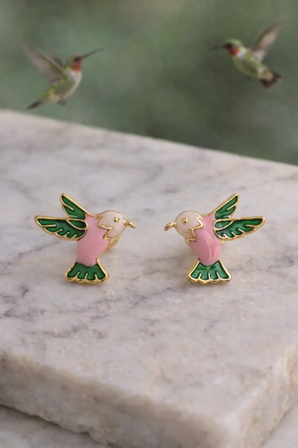 Brinco Beija-Flor Colorido Banhado a Ouro