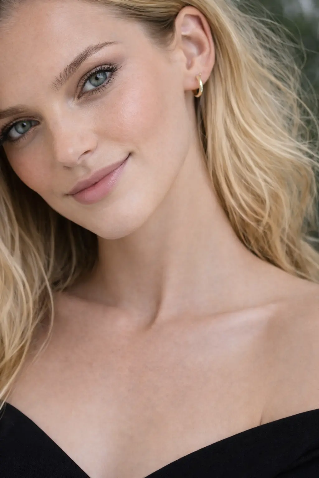 Brinco Meia Argola Minimalista Dourado