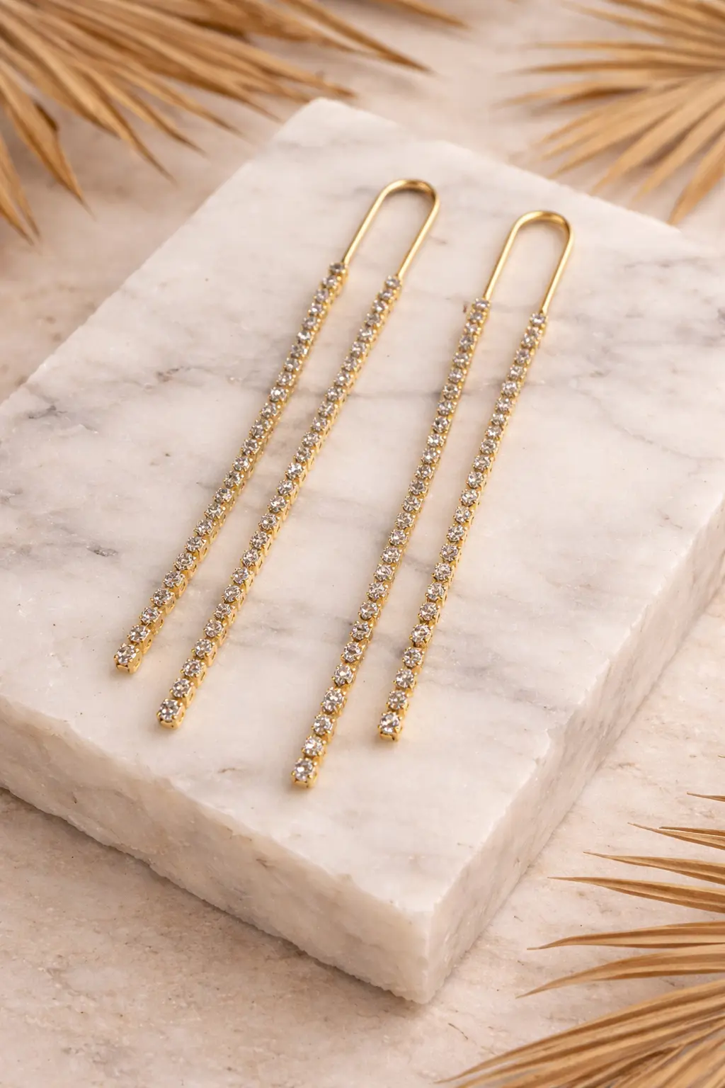 Brinco Longo Elegance com Strass Dourado