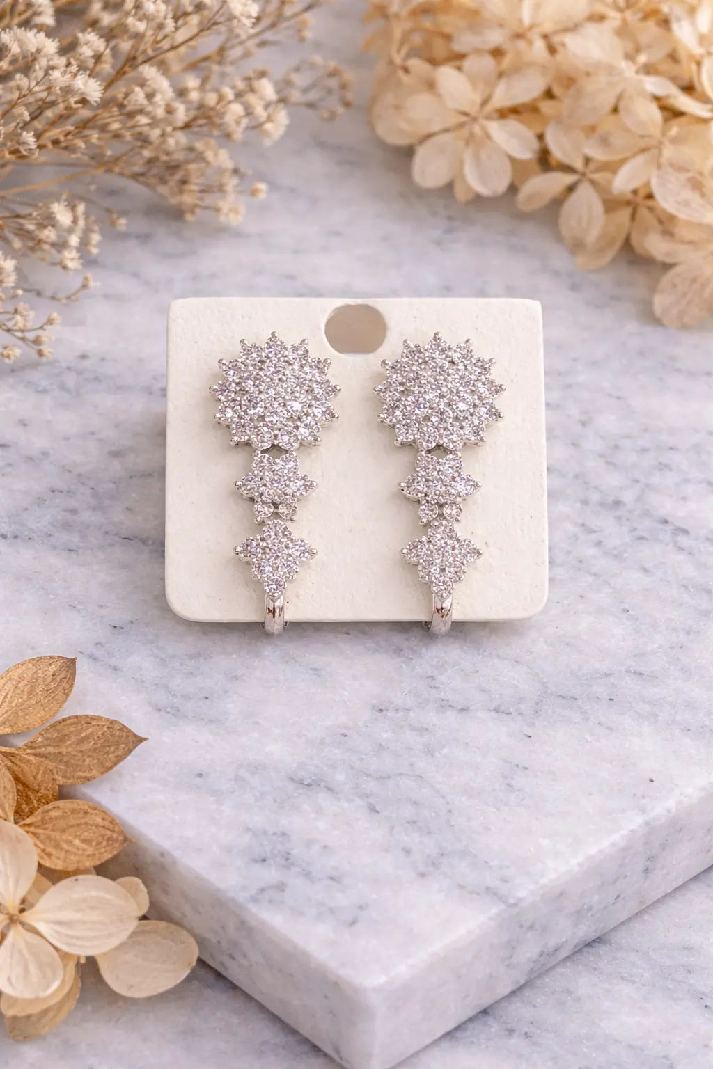 Brinco Luxo Floral Cravejado com Zircônias