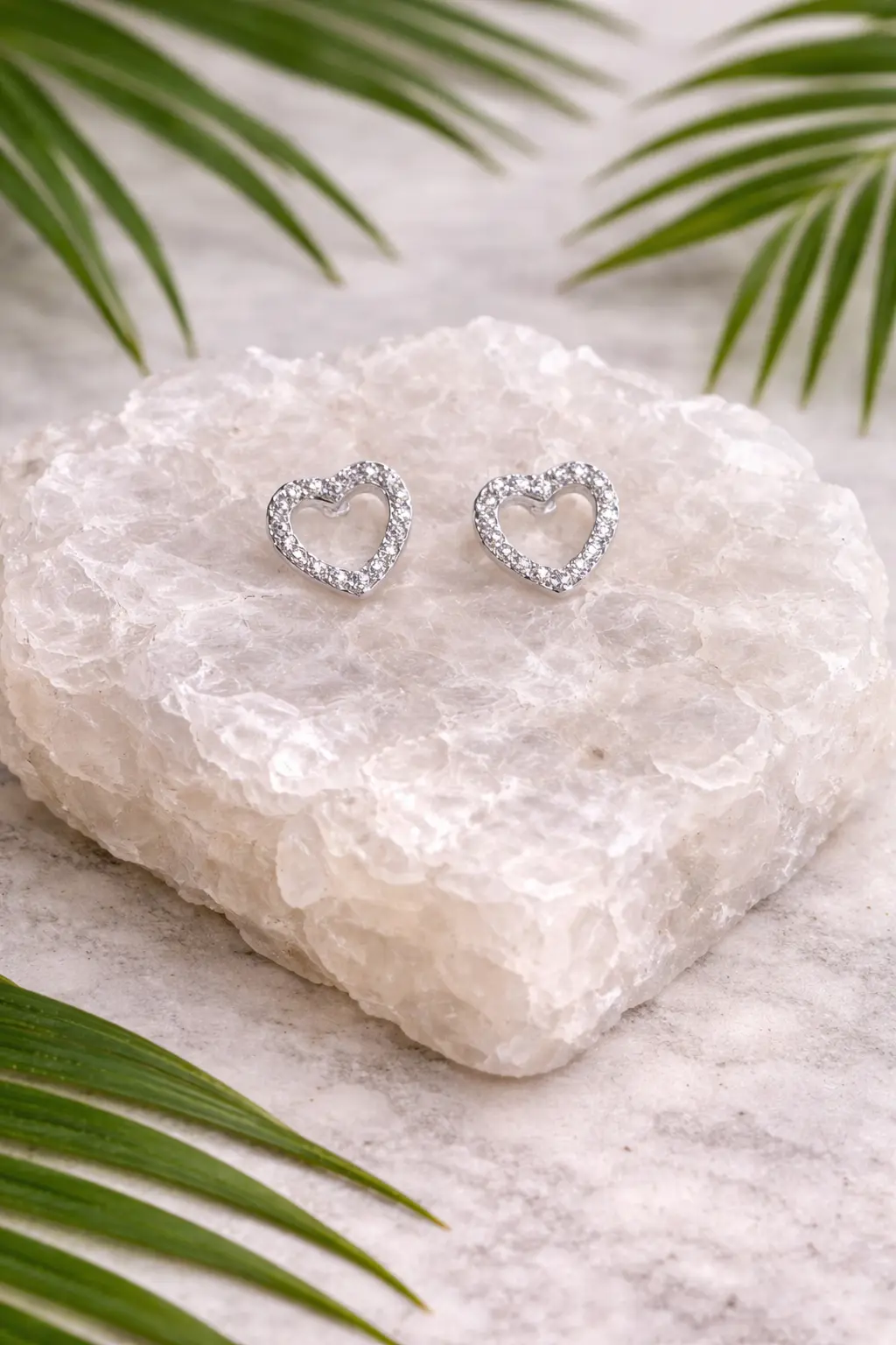 Brinco Coração Vazado Cravejado Prata