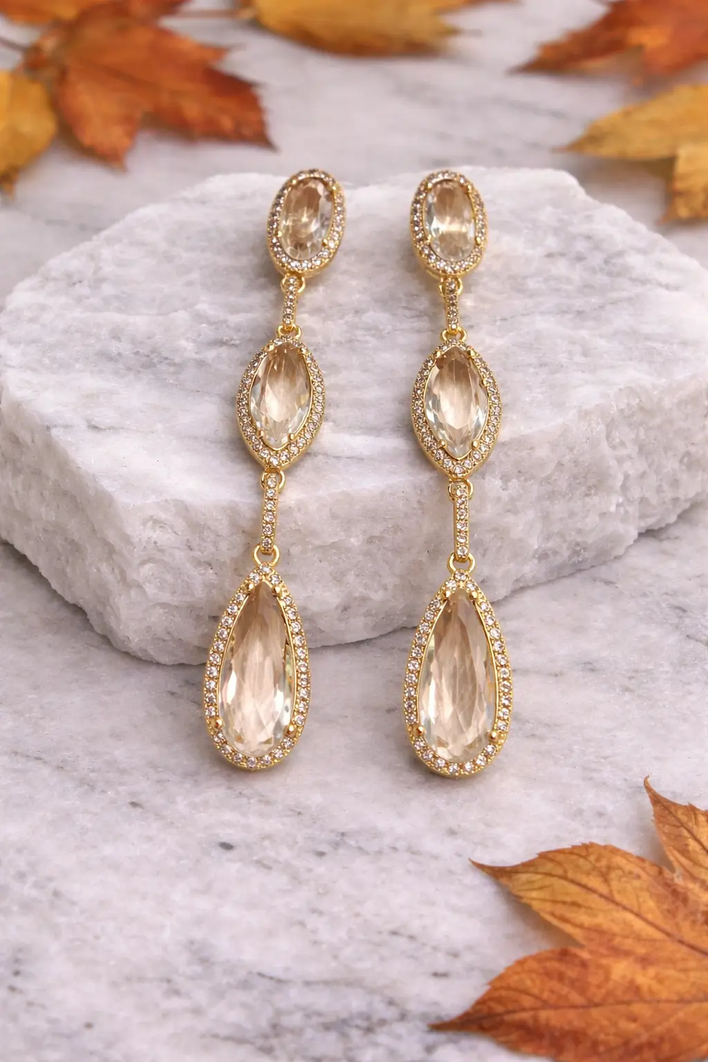 Brinco Longo Dourado com Cristais Navete 