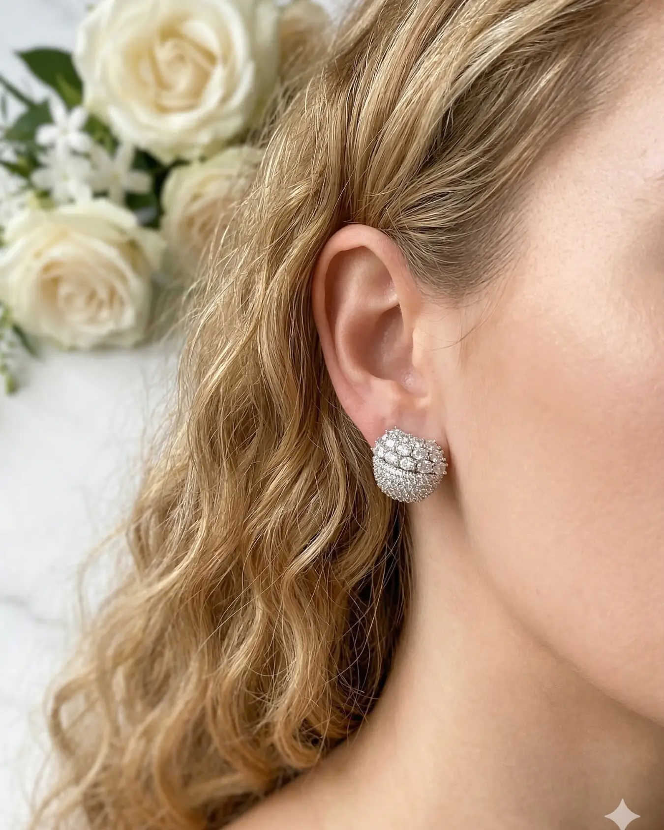 Brinco Botão Cravejado Pavê de Zircônias em Ródio Branco