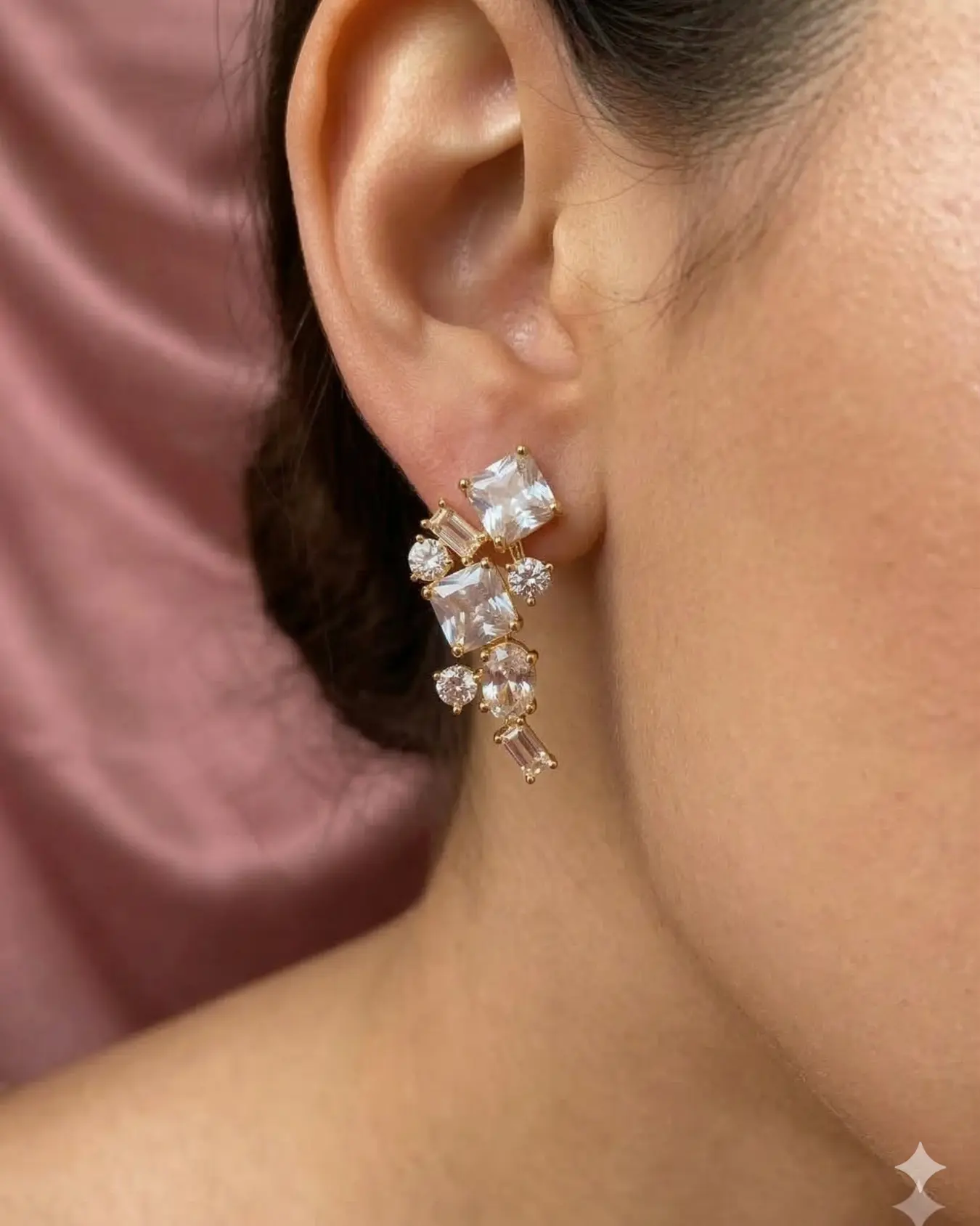 Brinco Ear Cuff Mix de Cristais Baguette e Navete Donna Bendita