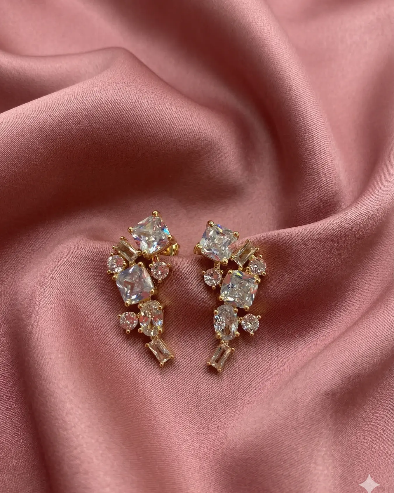 Brinco Ear Cuff Mix de Cristais Baguette e Navete Donna Bendita