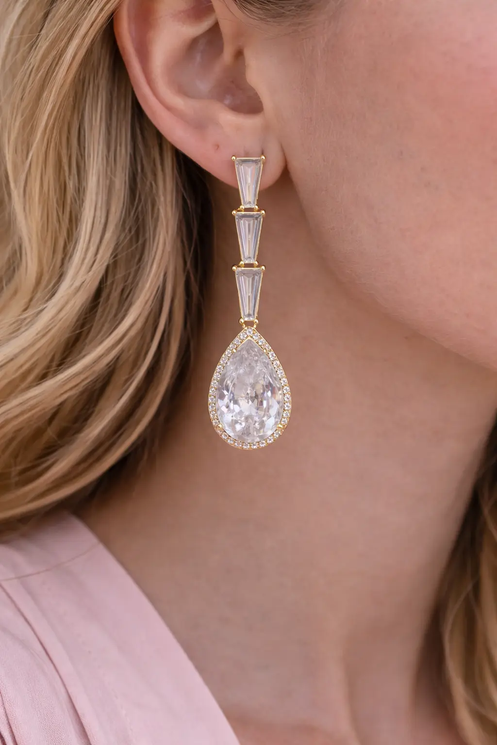 Brinco Gota Luxo Dourado com Cristais