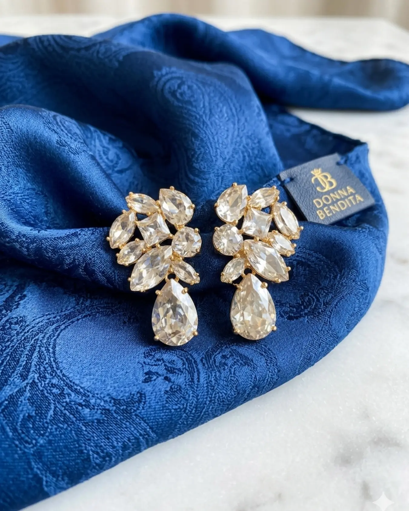 Brinco Pendente Cascata de Cristais Gota