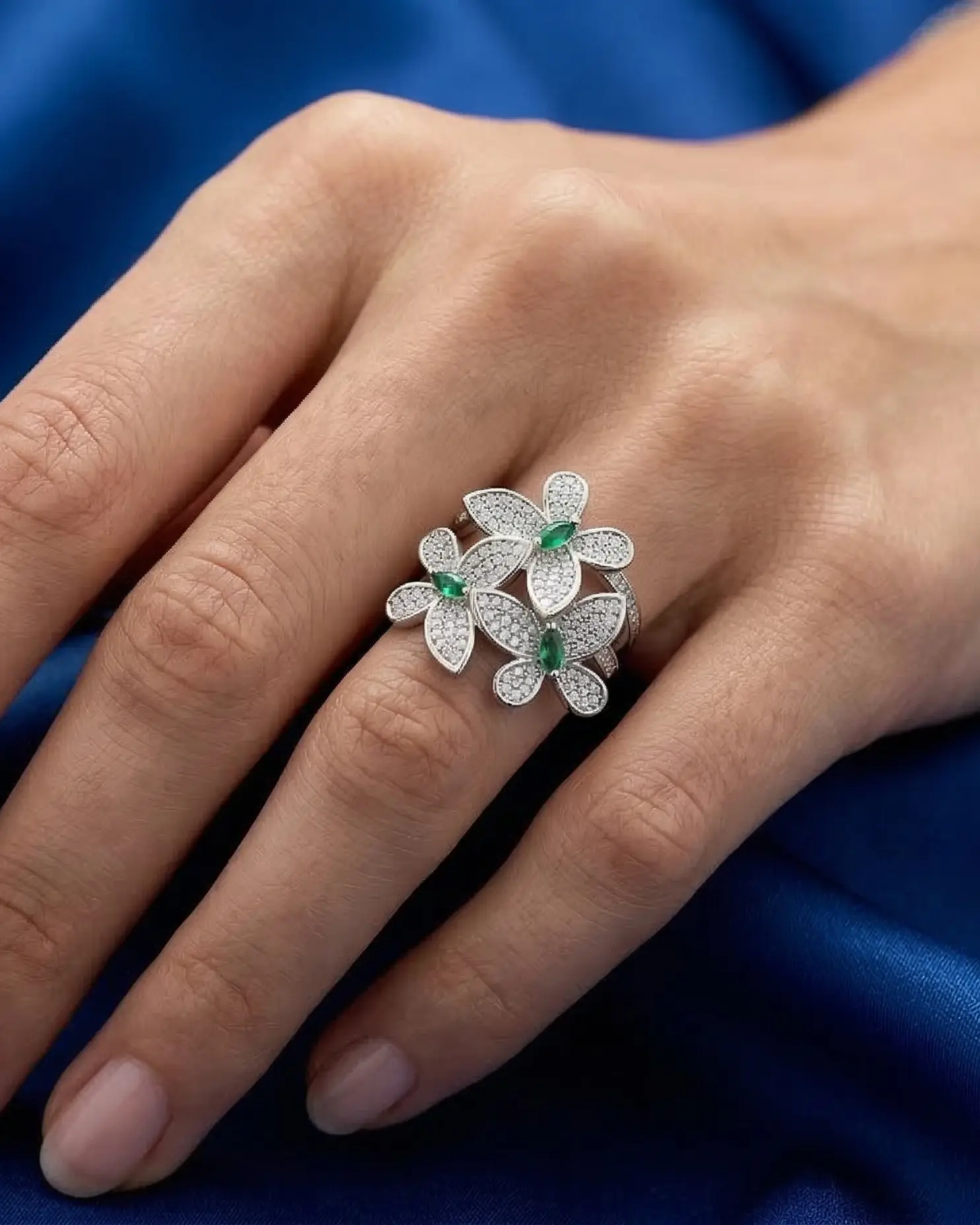 Anel Regulável Trio de Flores com Cristais e Microzircônias