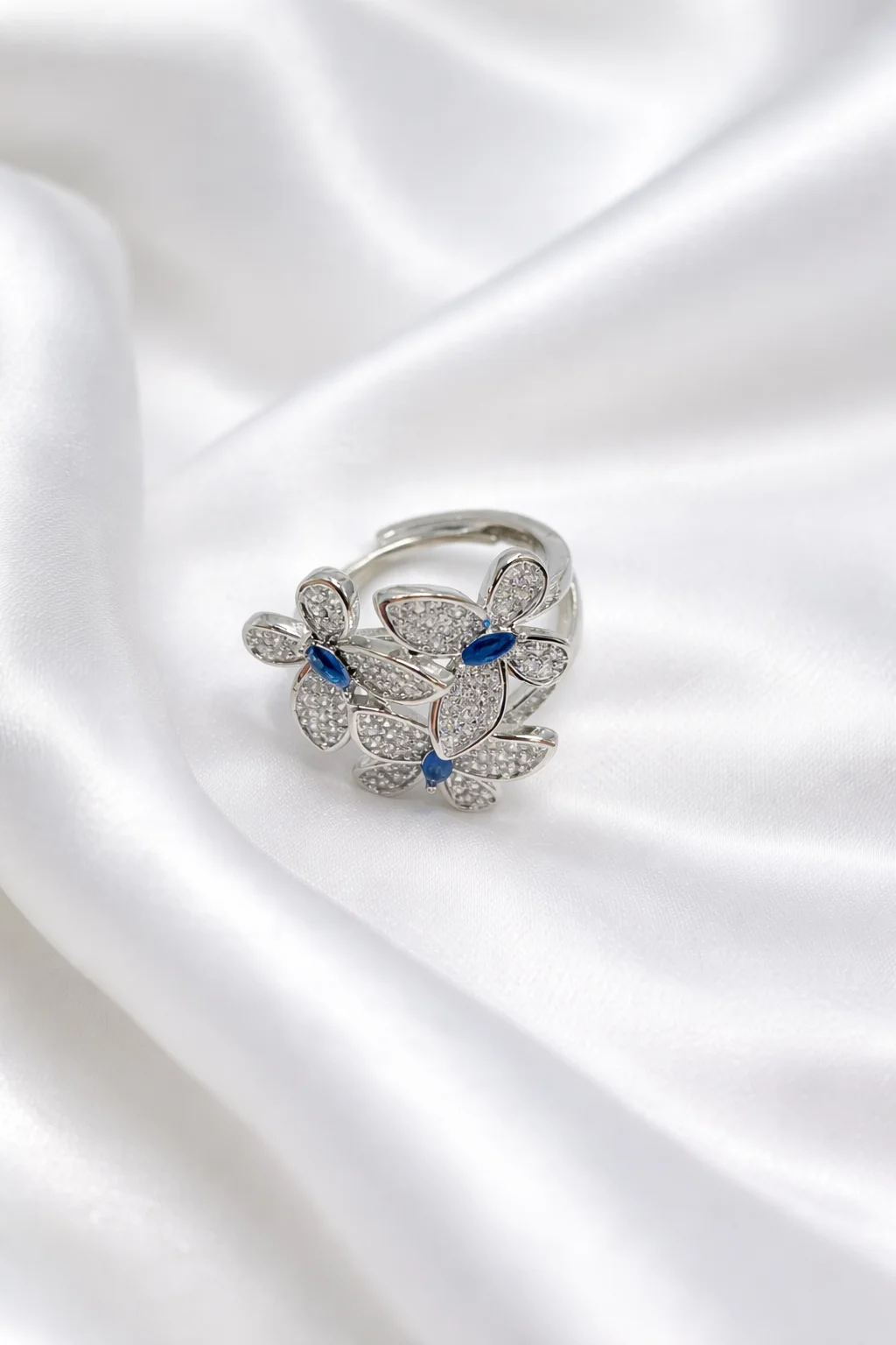 Anel Regulável Trio de Flores com Cristais 