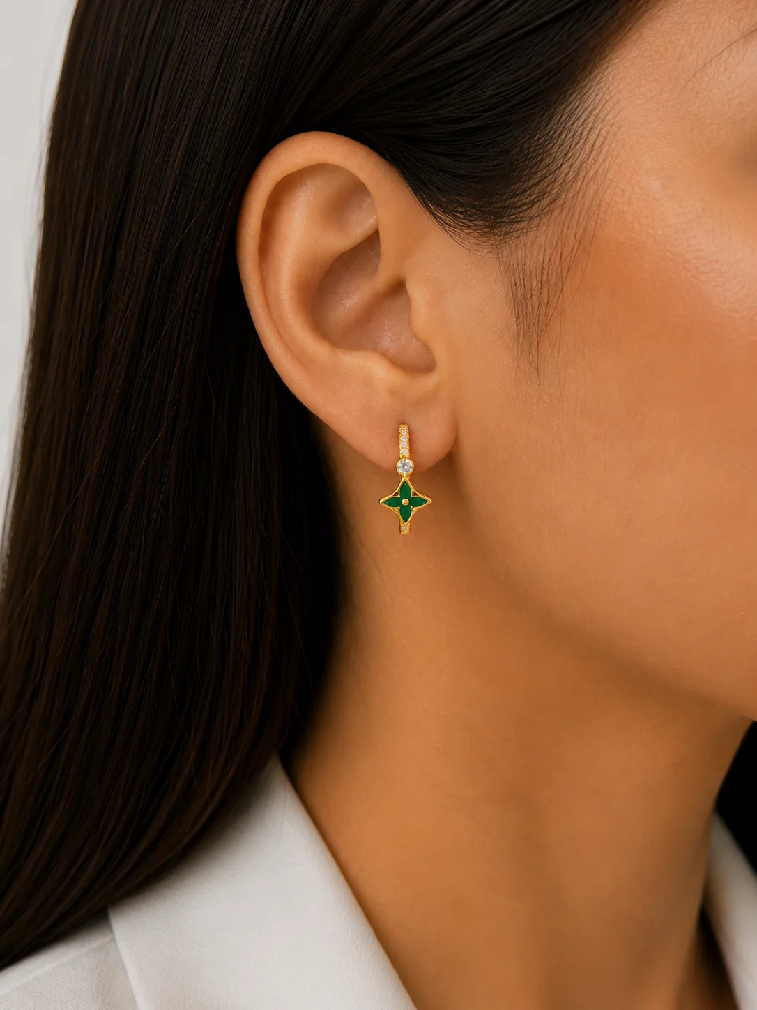 Brinco Argola Flor Esmaltada e Zircônia 