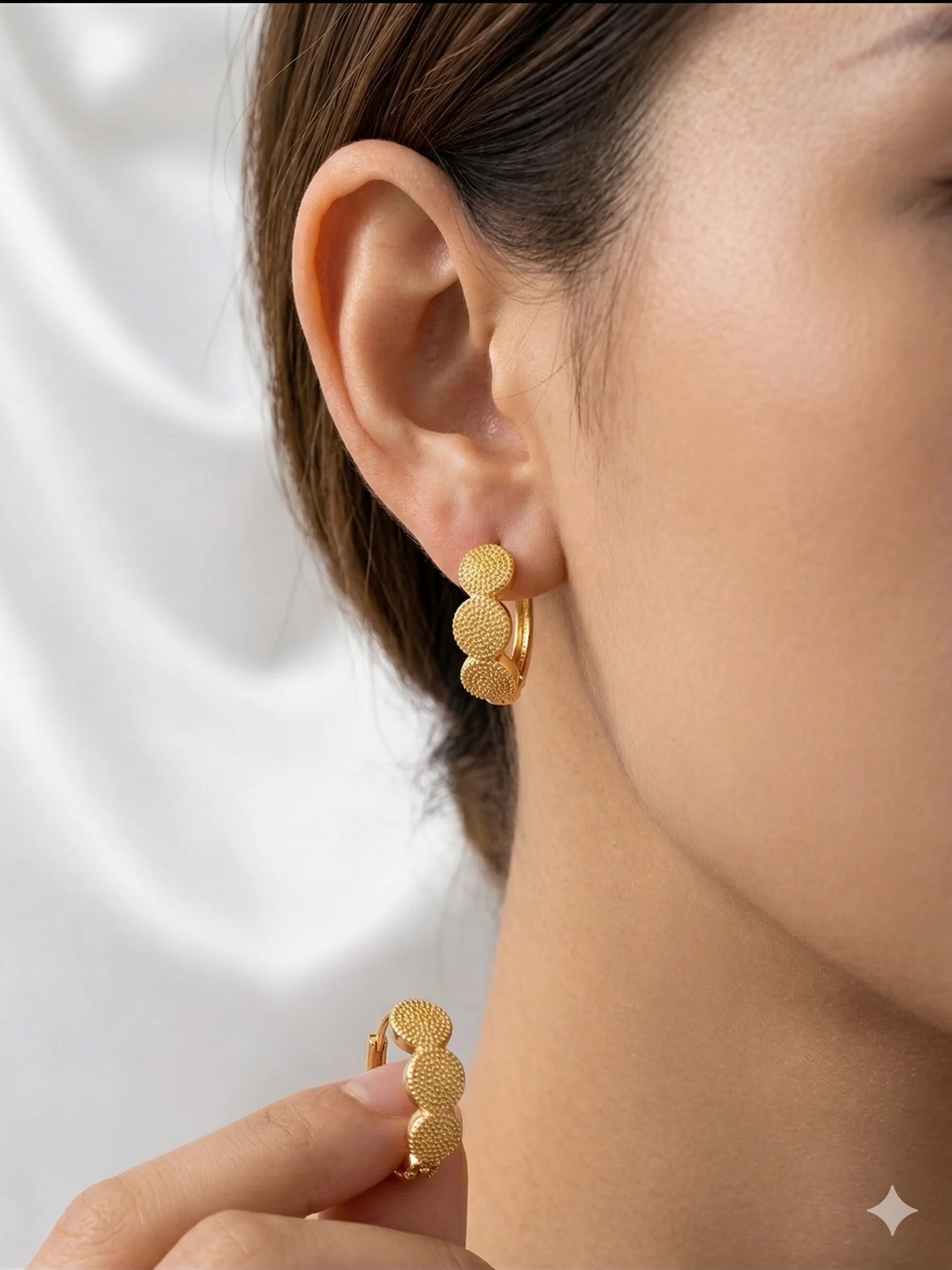 Brinco Argola Articulada com Círculos Texturizados 