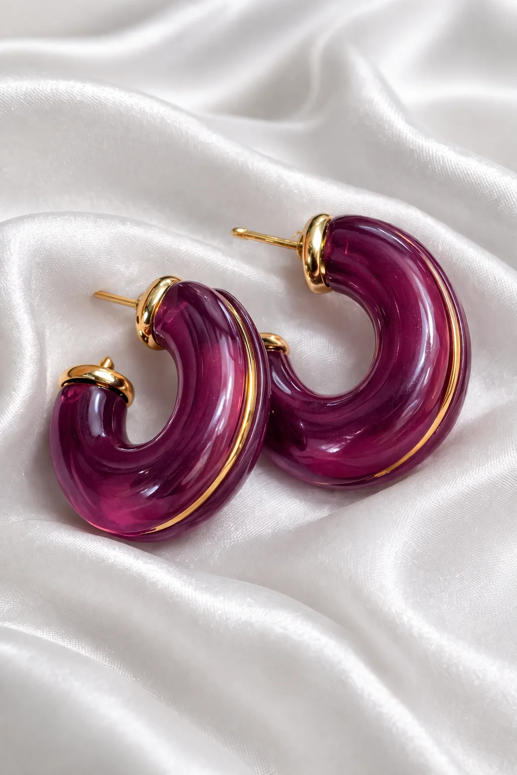 Brinco Argola Bold em Resina Marmorizada e Detalhes Folheados