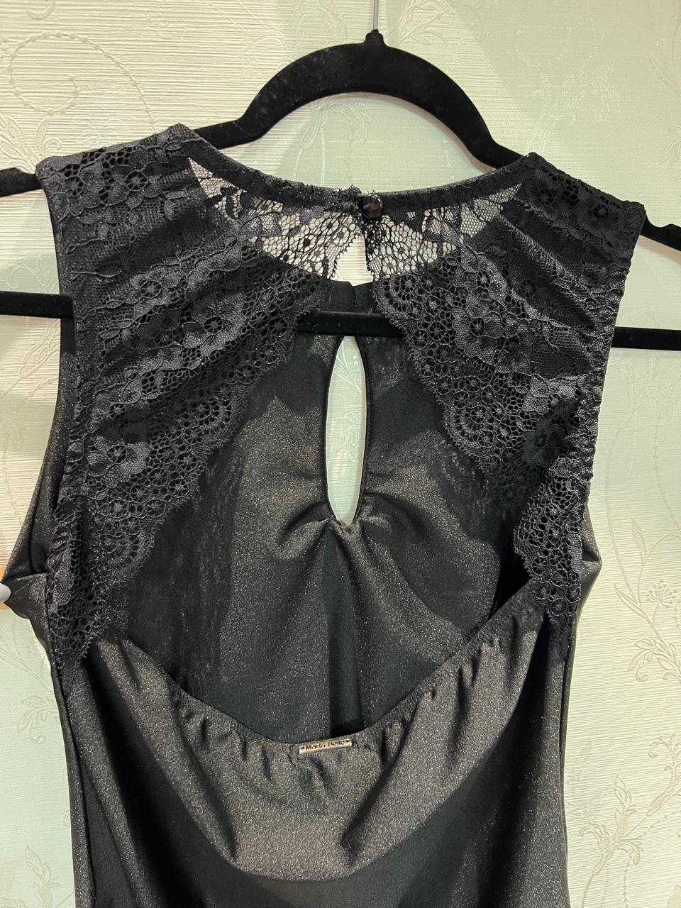 Body preto com detalhe de renda nas costas