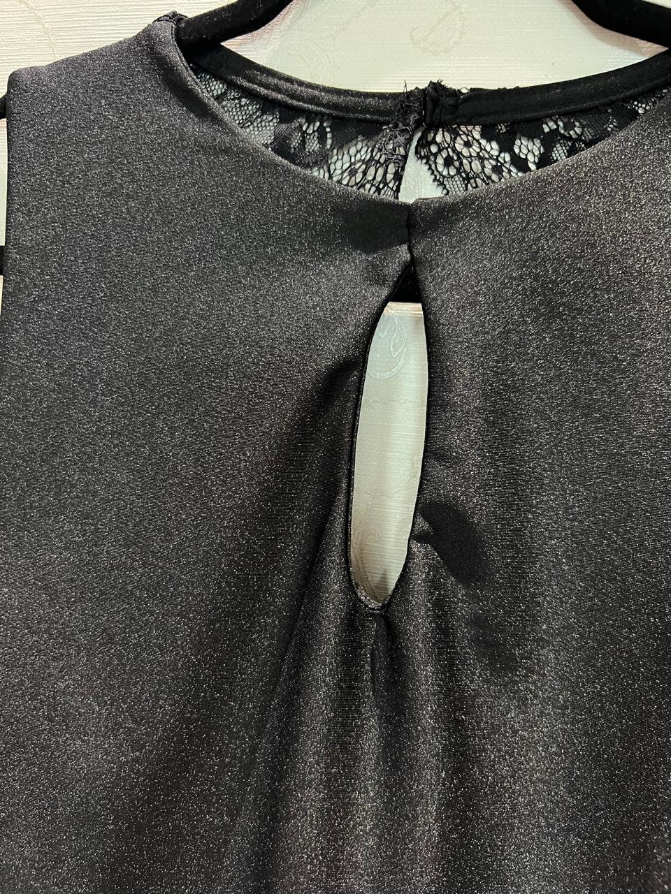 Body preto com detalhe de renda nas costas
