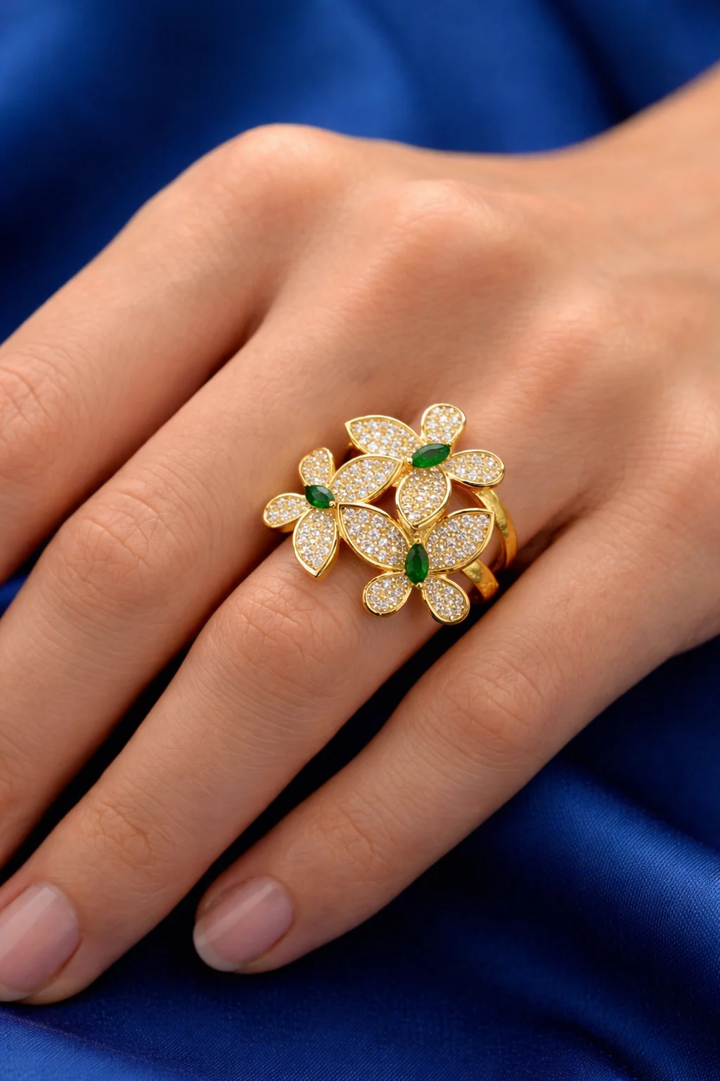 Anel Regulável Trio de Flores com Cristais e Microzircônias