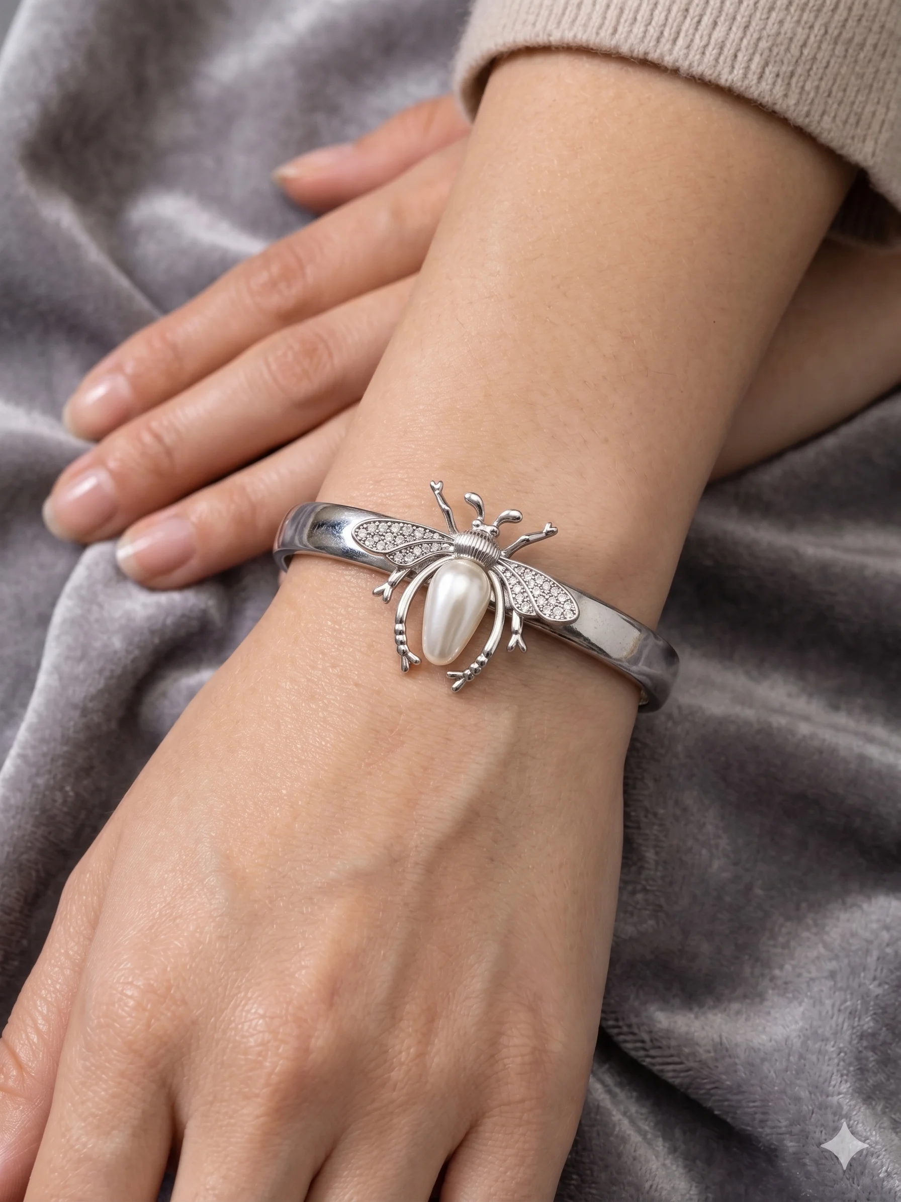 Bracelete Abelha Pérola Donna Bendita
