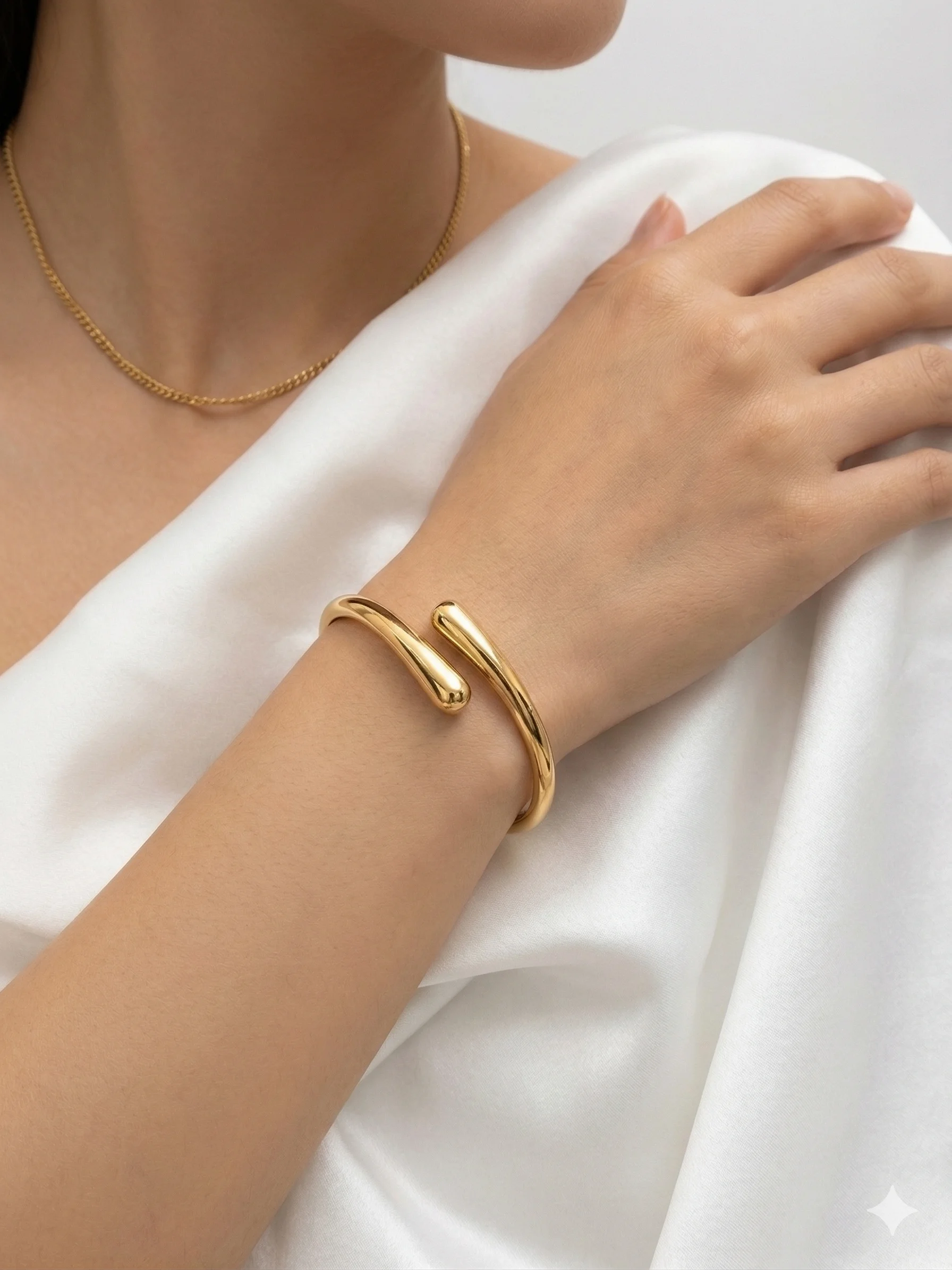 Bracelete Rígido Minimalista Design Gota - Banhado a Ouro/Prata