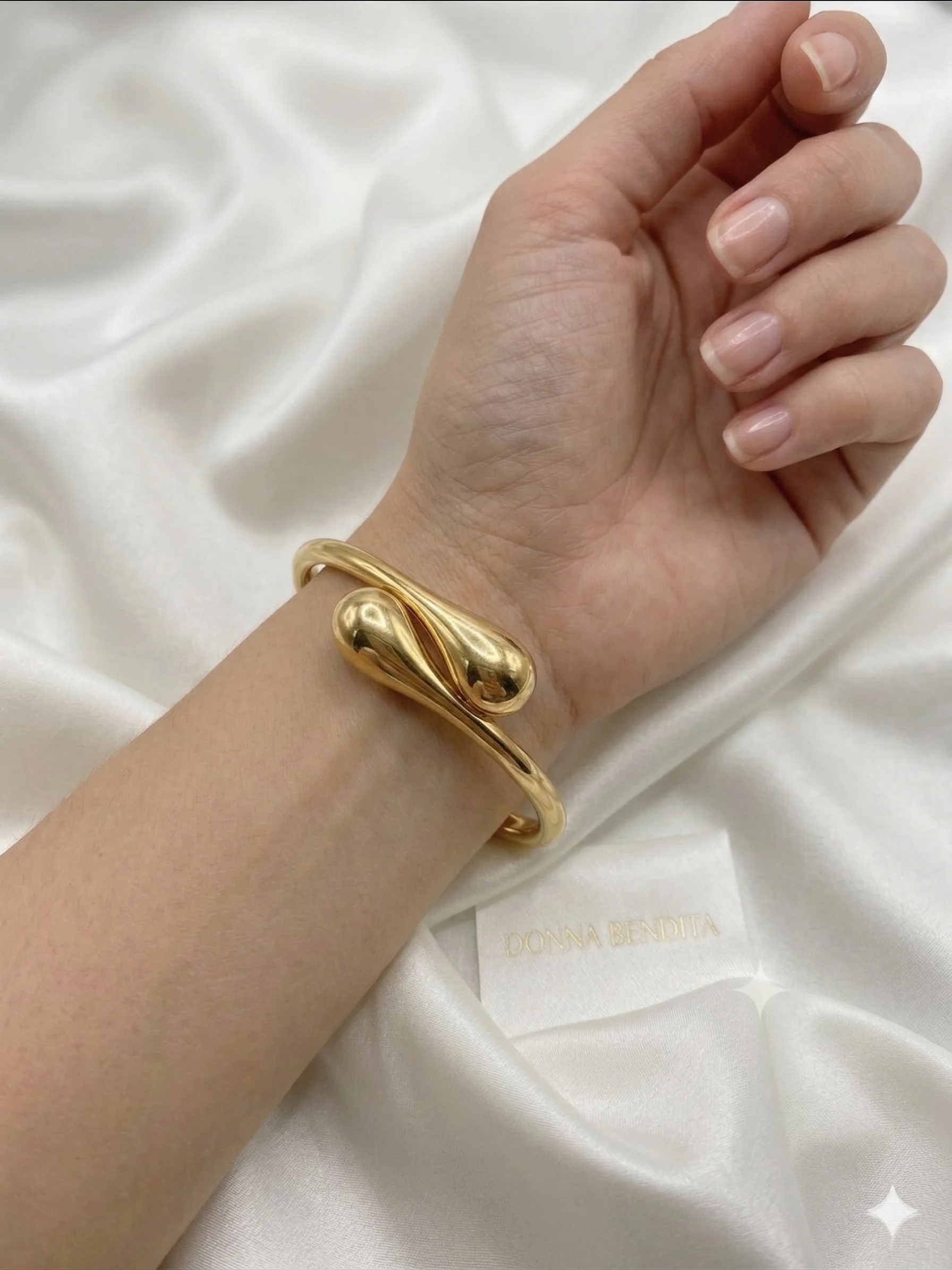 Bracelete Gota Cruzada Donna Bendita