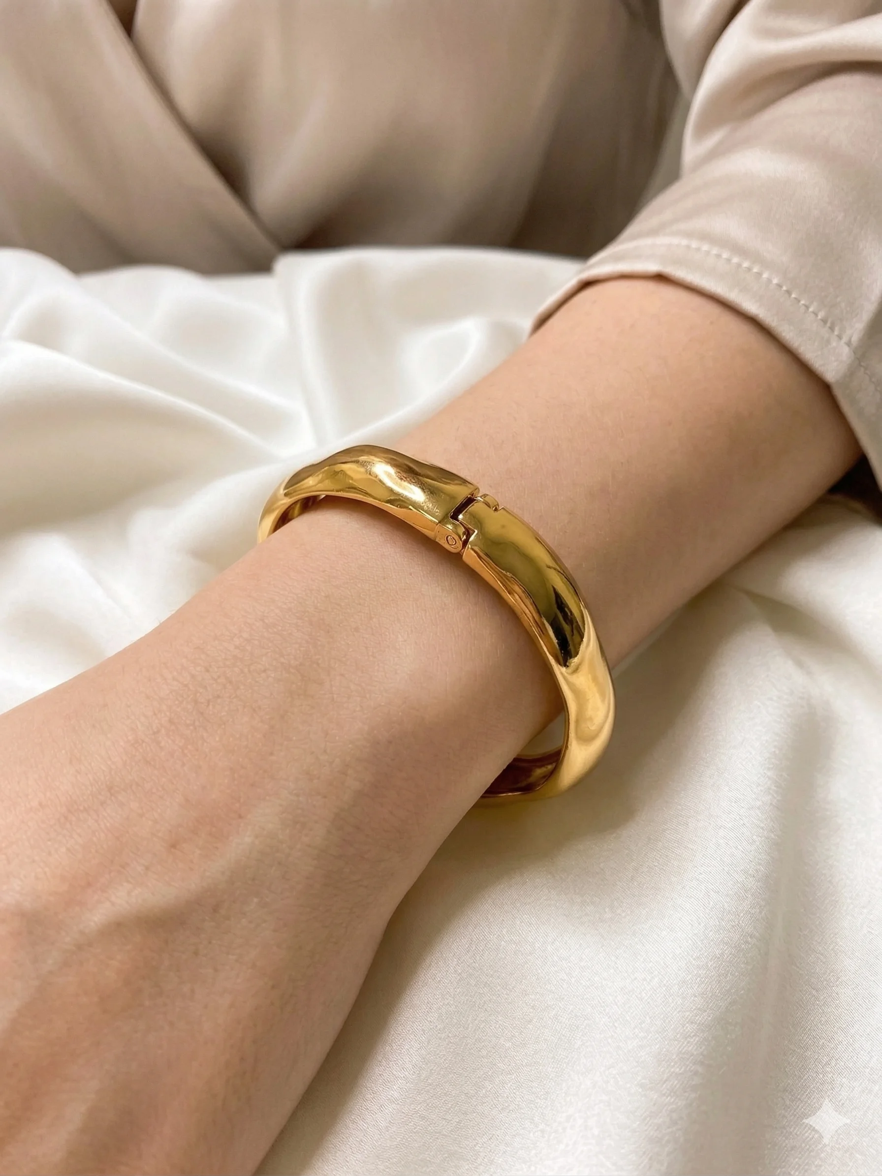 Bracelete Rígido Design Orgânico Texturizado