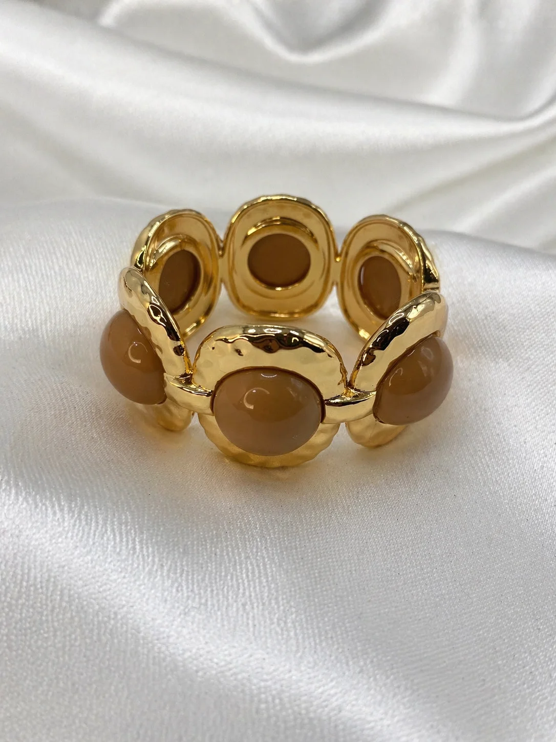 Bracelete Dourado Pedras Orgânicas Donna Bendita