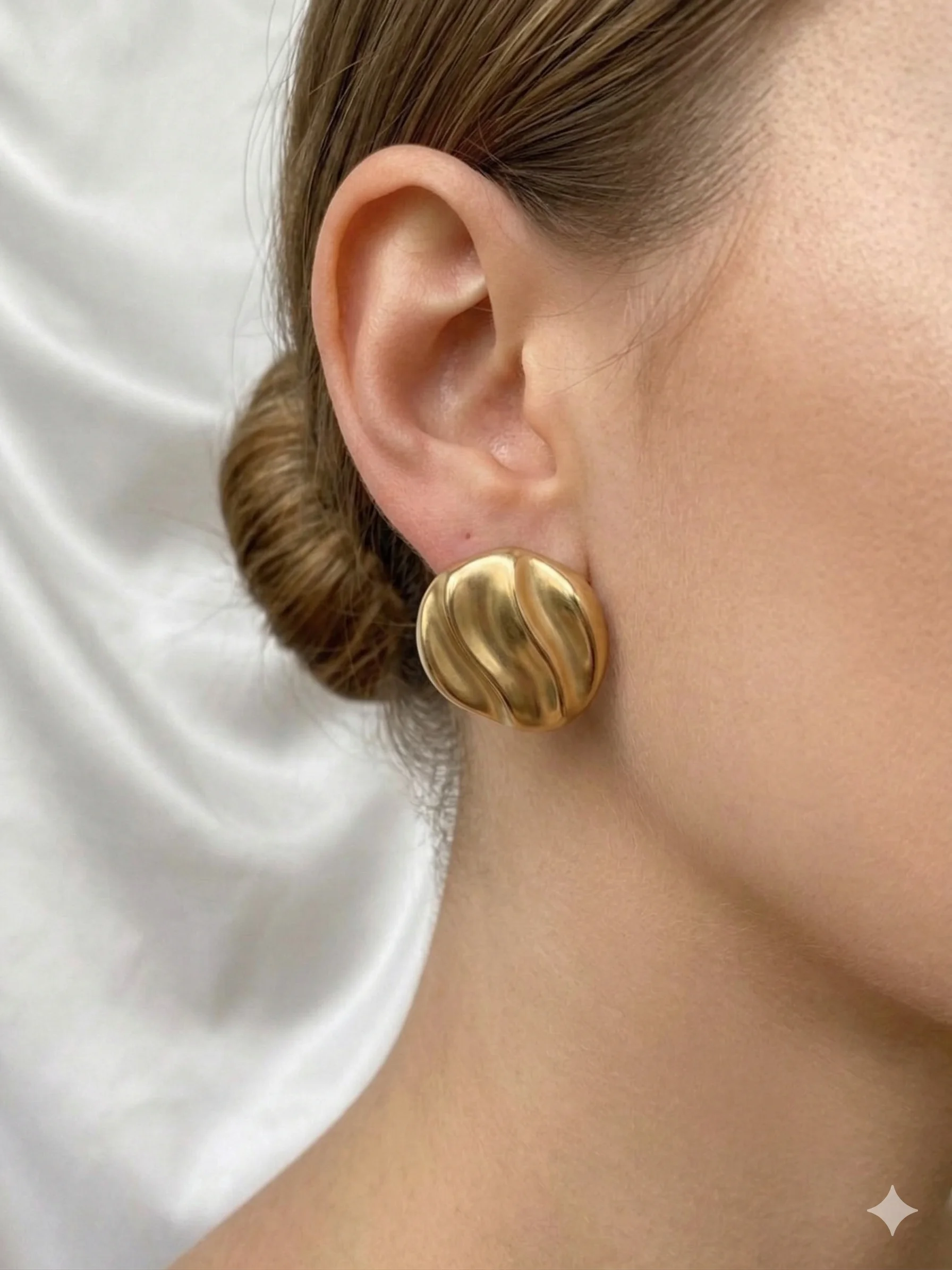 Brinco Botão Orgânico Ondulado bold