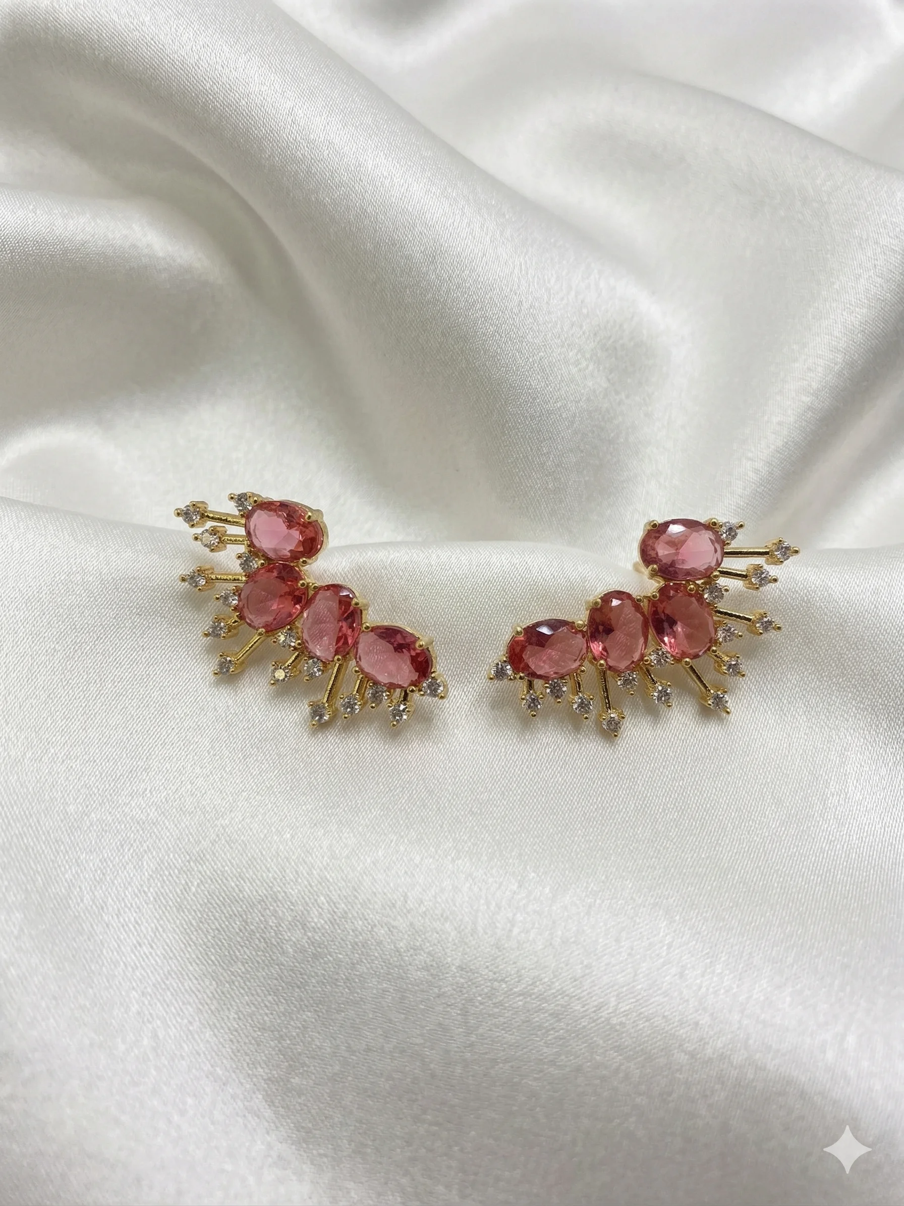 Brinco Ear Cuff Luxo Cristais Radiantes