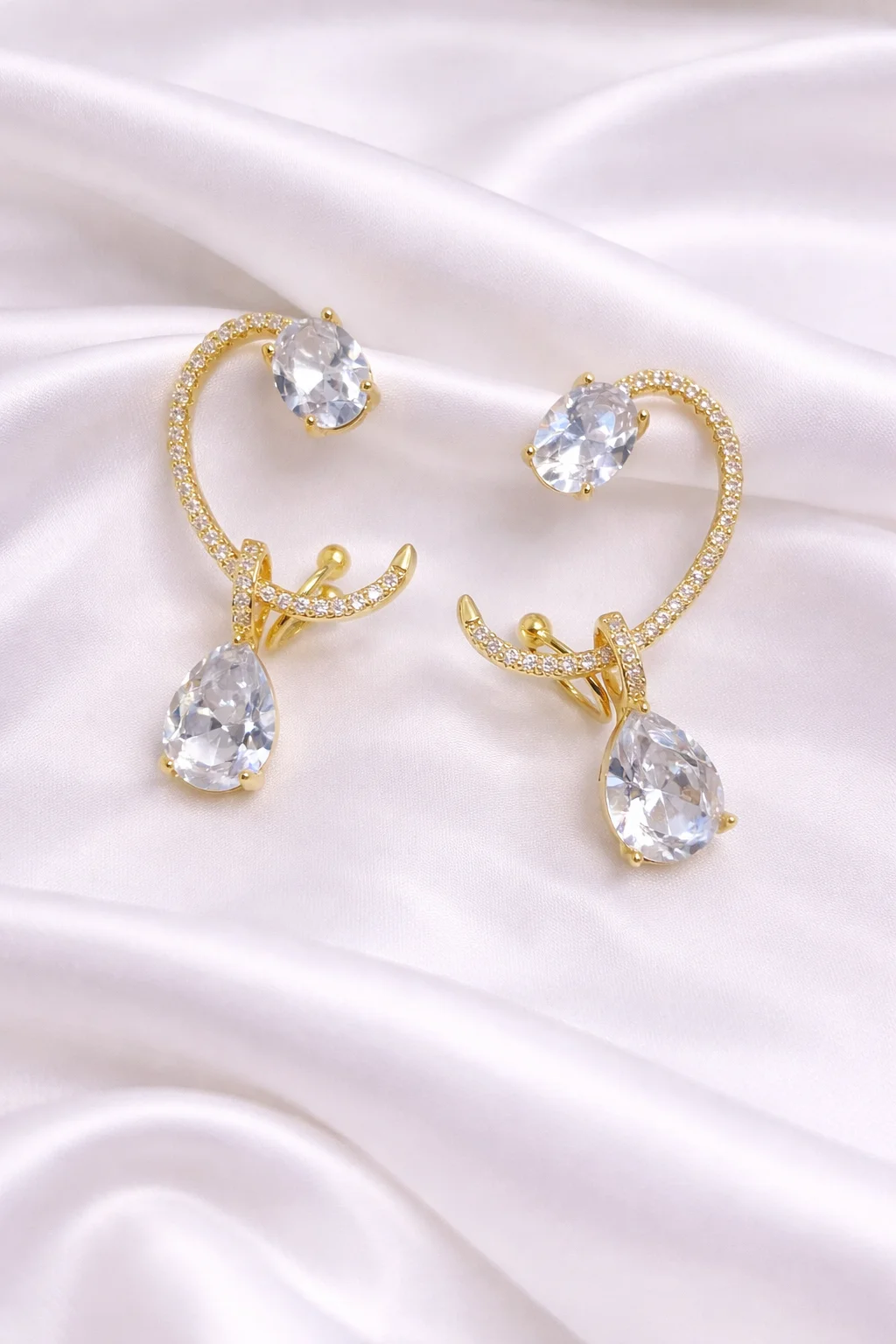 Brinco Ear Cuff Elegance Gota Cravejada com Pedra Fusion