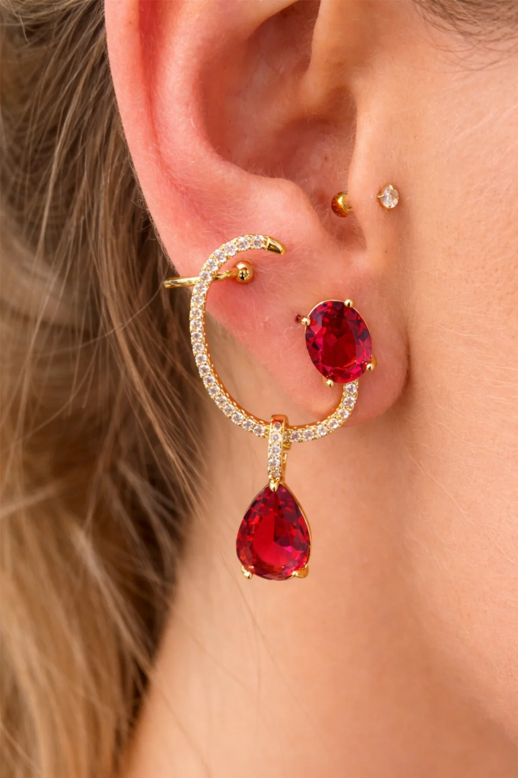 Brinco Ear Cuff Elegance Gota Cravejada com Pedra Fusion