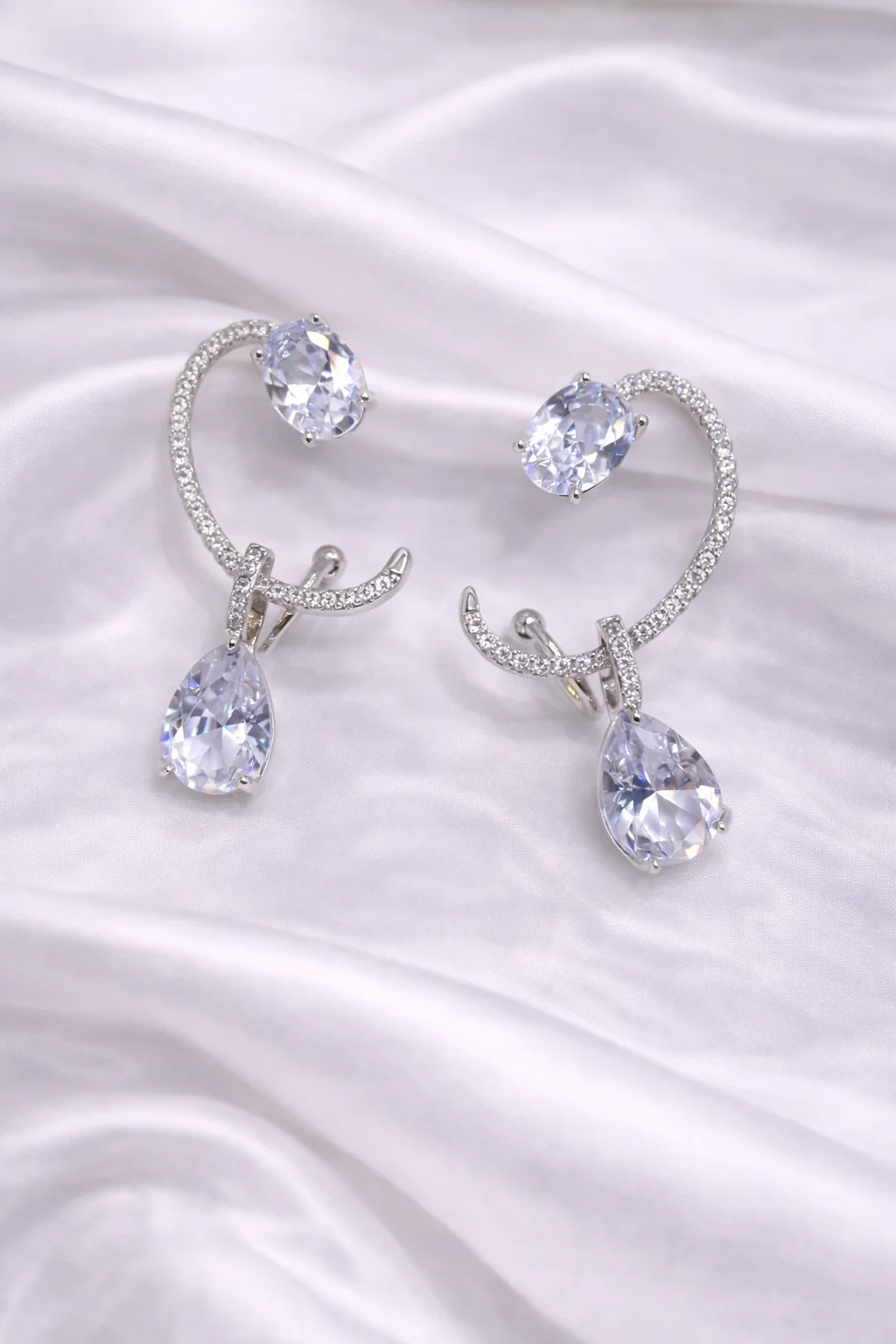 Brinco Ear Cuff Elegance Gota Cravejada