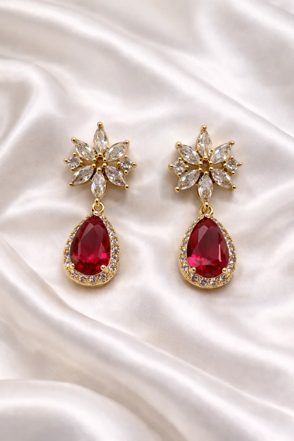 Brinco Flor Luxo com Gota Cristal Premium Dourado