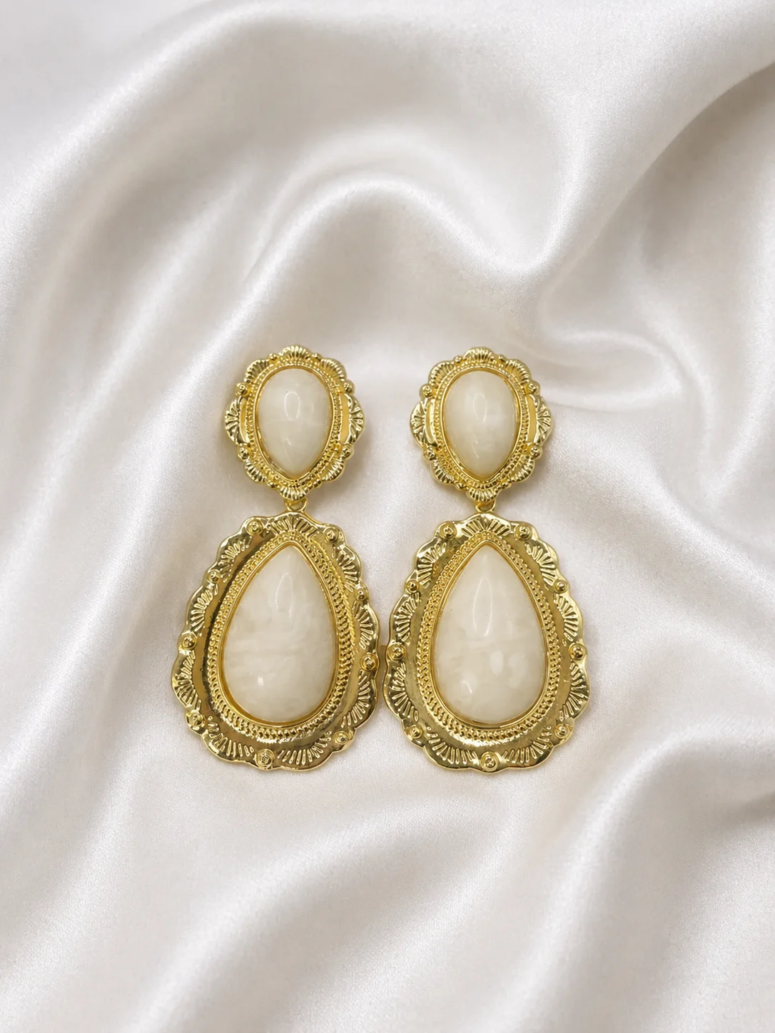 Brinco Arabesco Imperial Gota Dourado