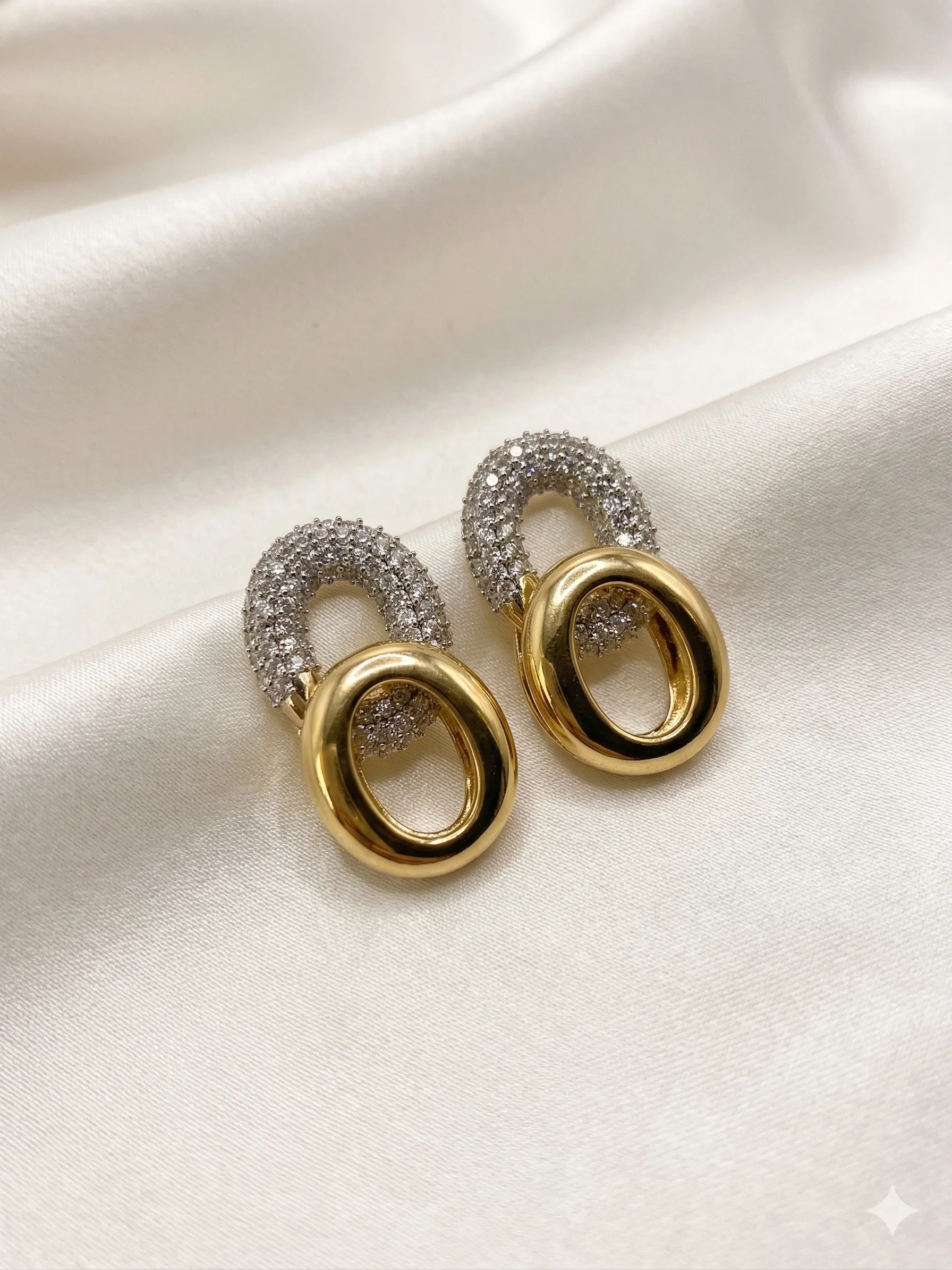 Brinco Duo Eclipse Cravejado e Dourado