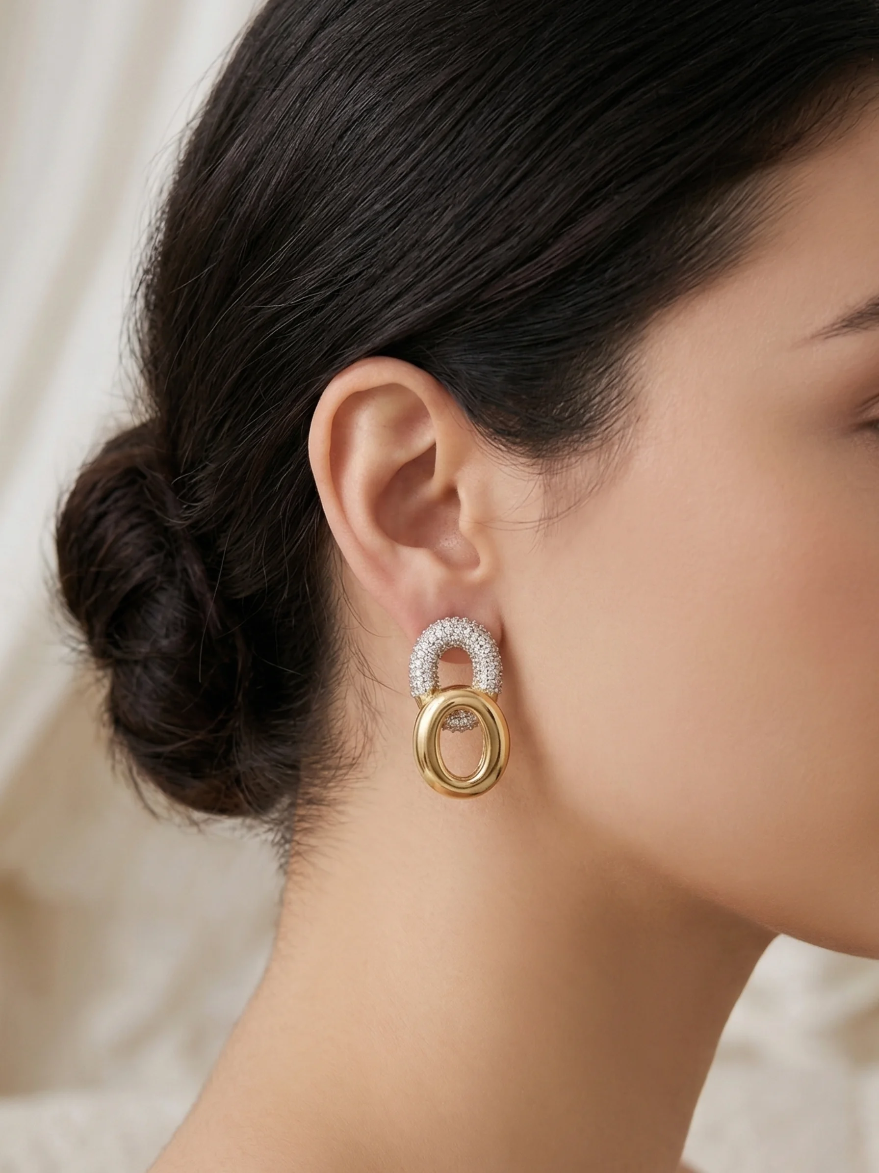 Brinco Duo Eclipse Cravejado e Dourado