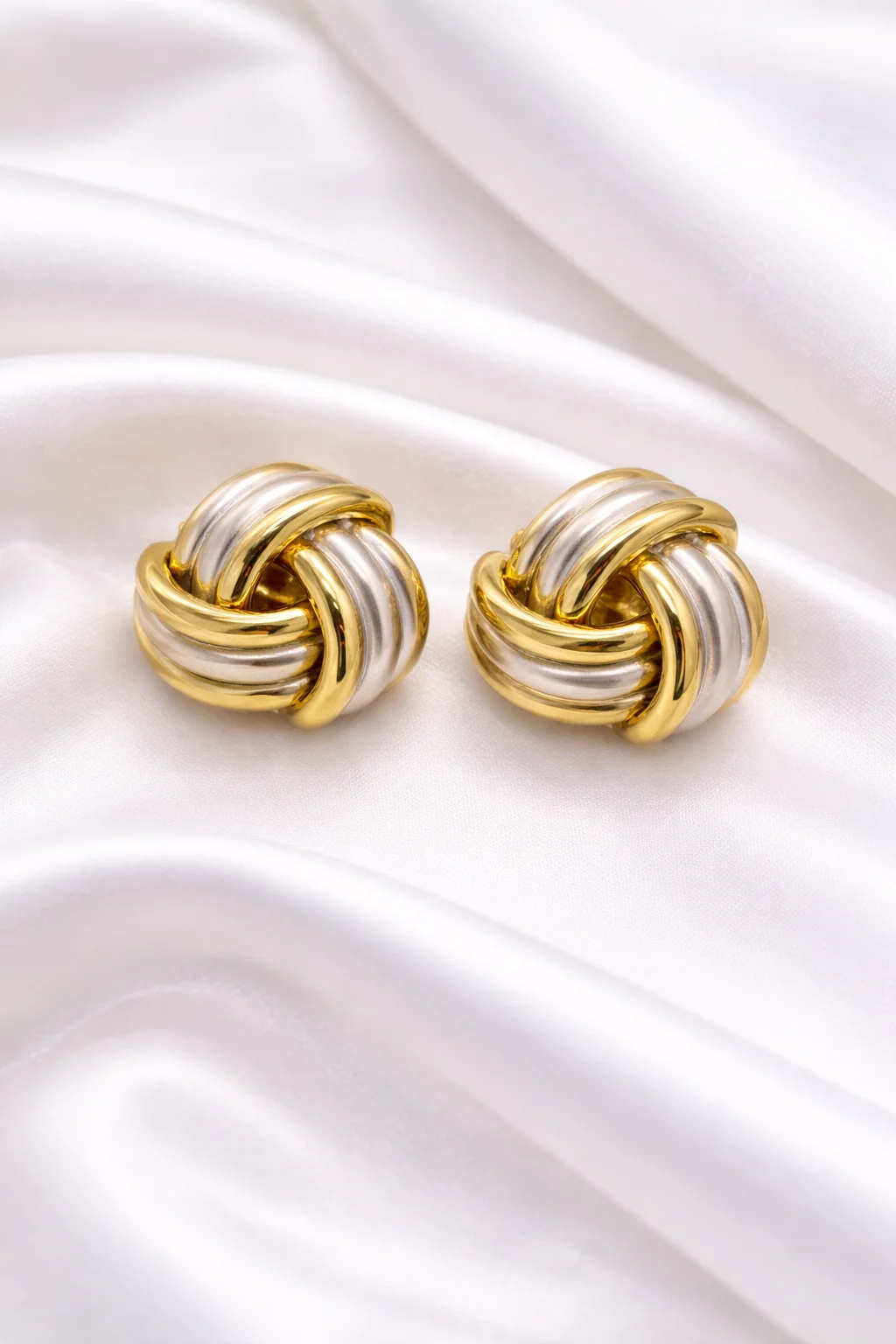 Brinco Nó Dourado Elegance