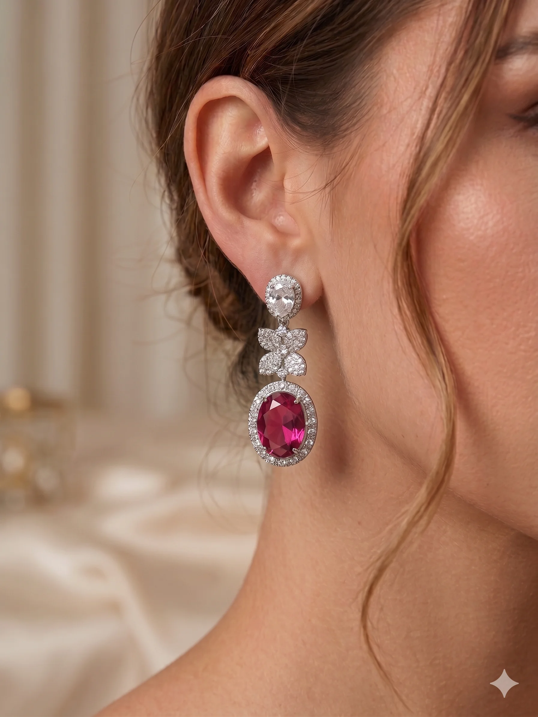 Brinco de Pressão Oval Cravejado Donna Bendita