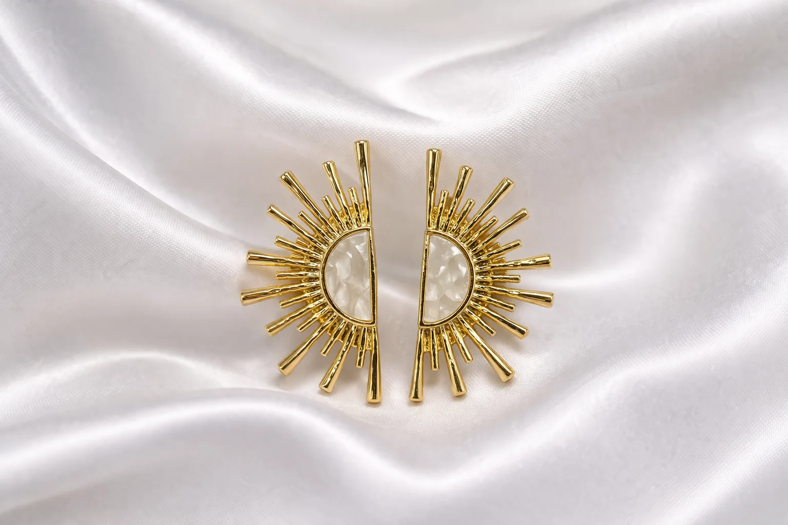 Brinco Sol Radiante com Pedra Central