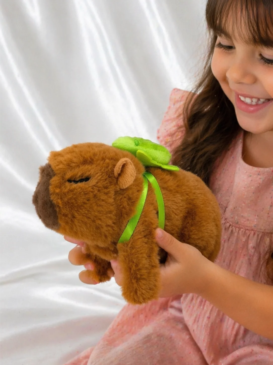 Pelúcia Interativa Capivara com Movimento