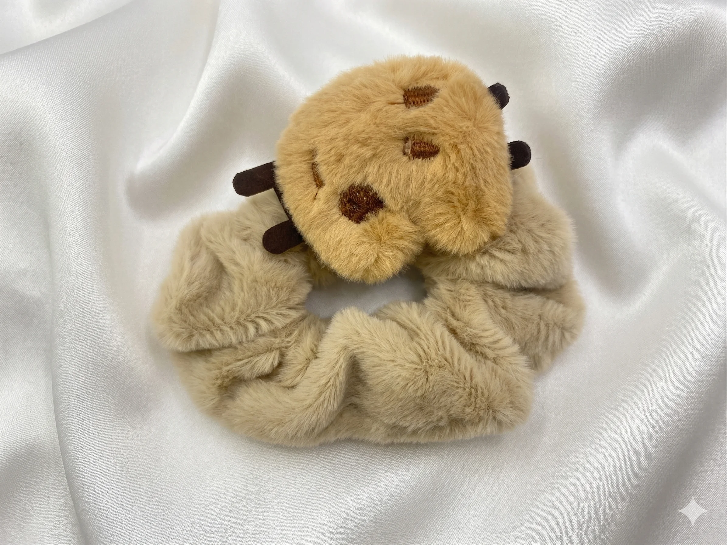 Scrunchie de Cabelo Pelúcia Capivara 