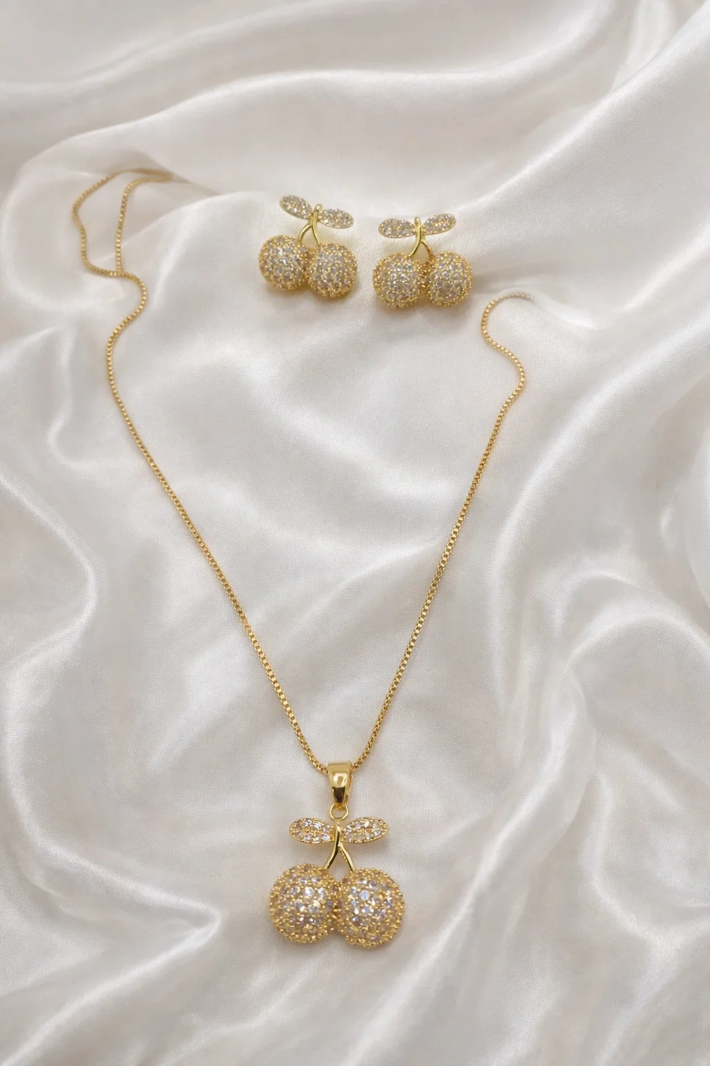 Conjunto Brincos e Colar Cereja 