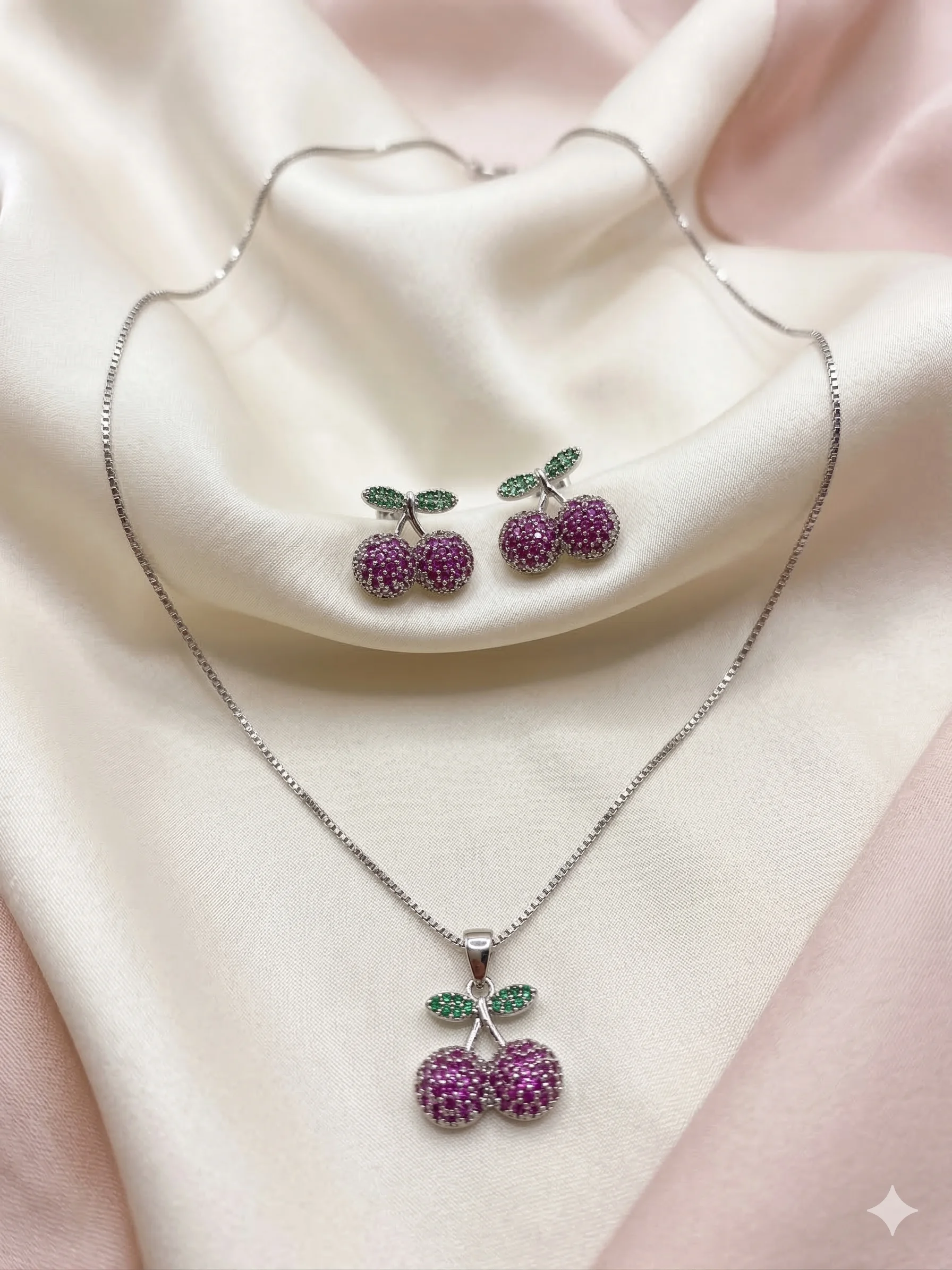 Conjunto Brincos e Colar Cereja Cravejado
