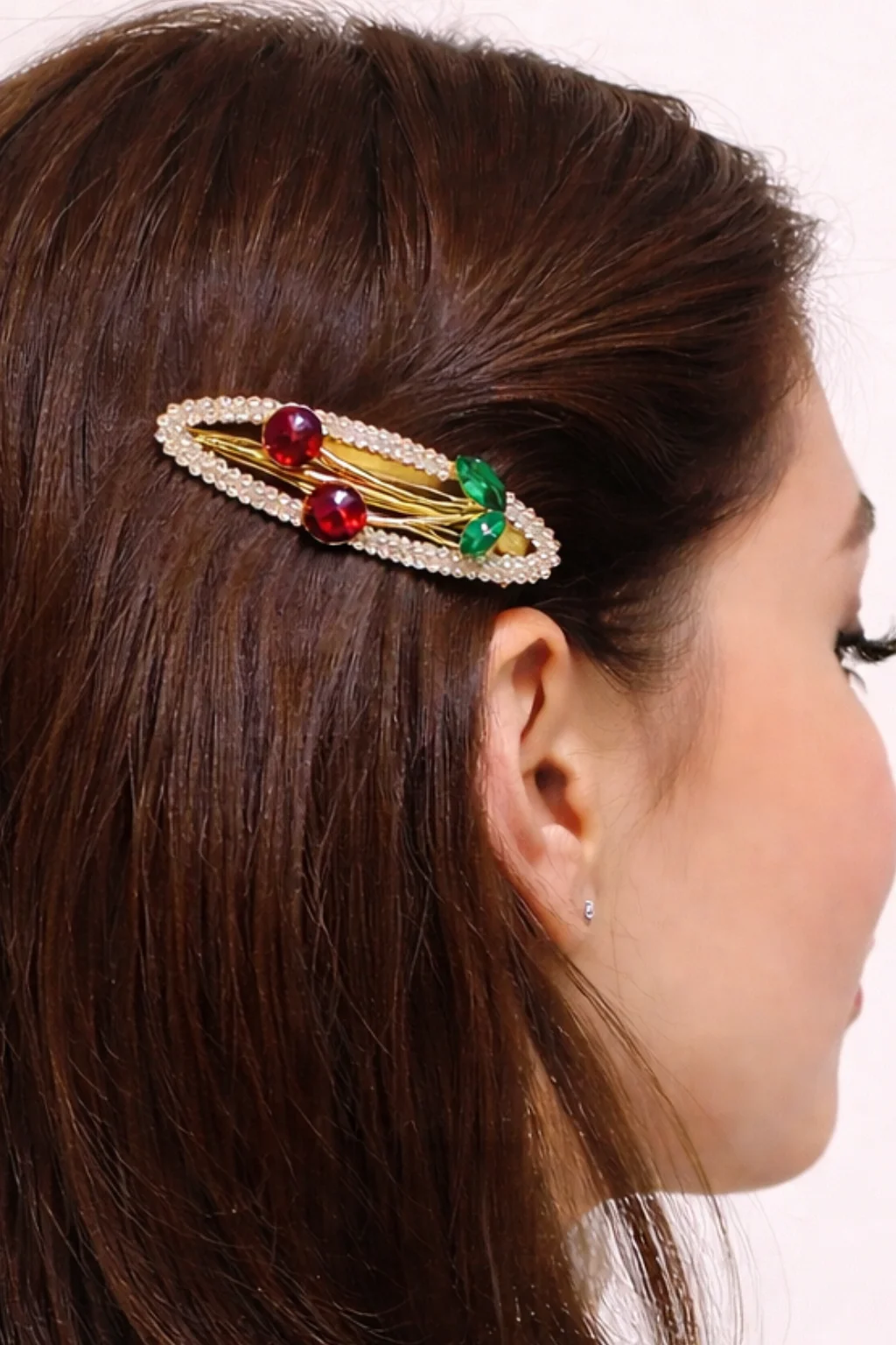 Presilha Bico de Pato Luxo Cristais Cherry Dourada