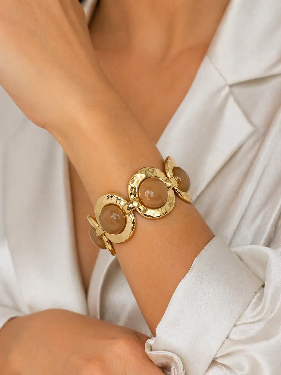 Bracelete Dourado Pedras Orgânicas Donna Bendita