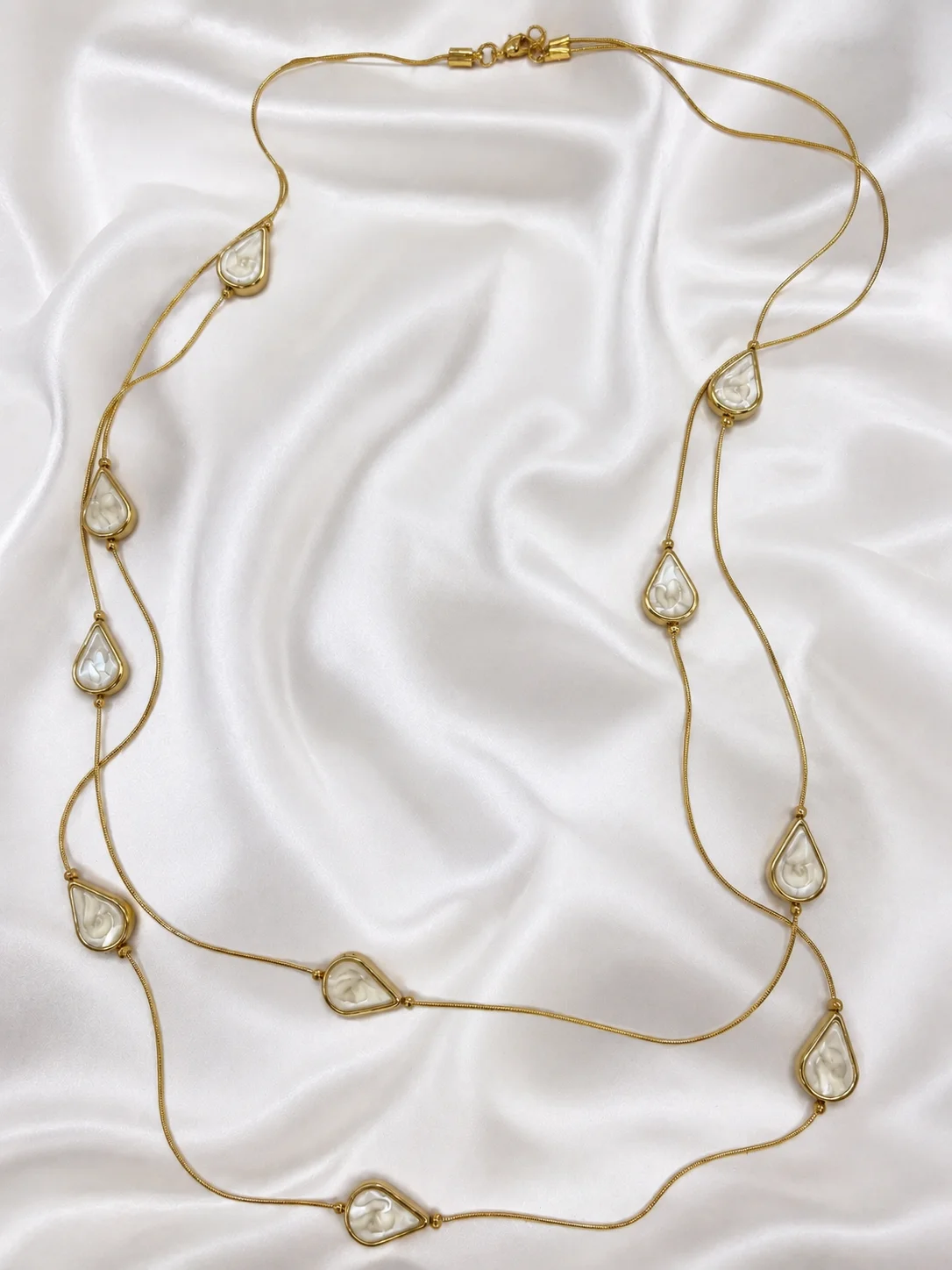Colar Longo Gotas Madre Pérola Dourado Donna Bendita